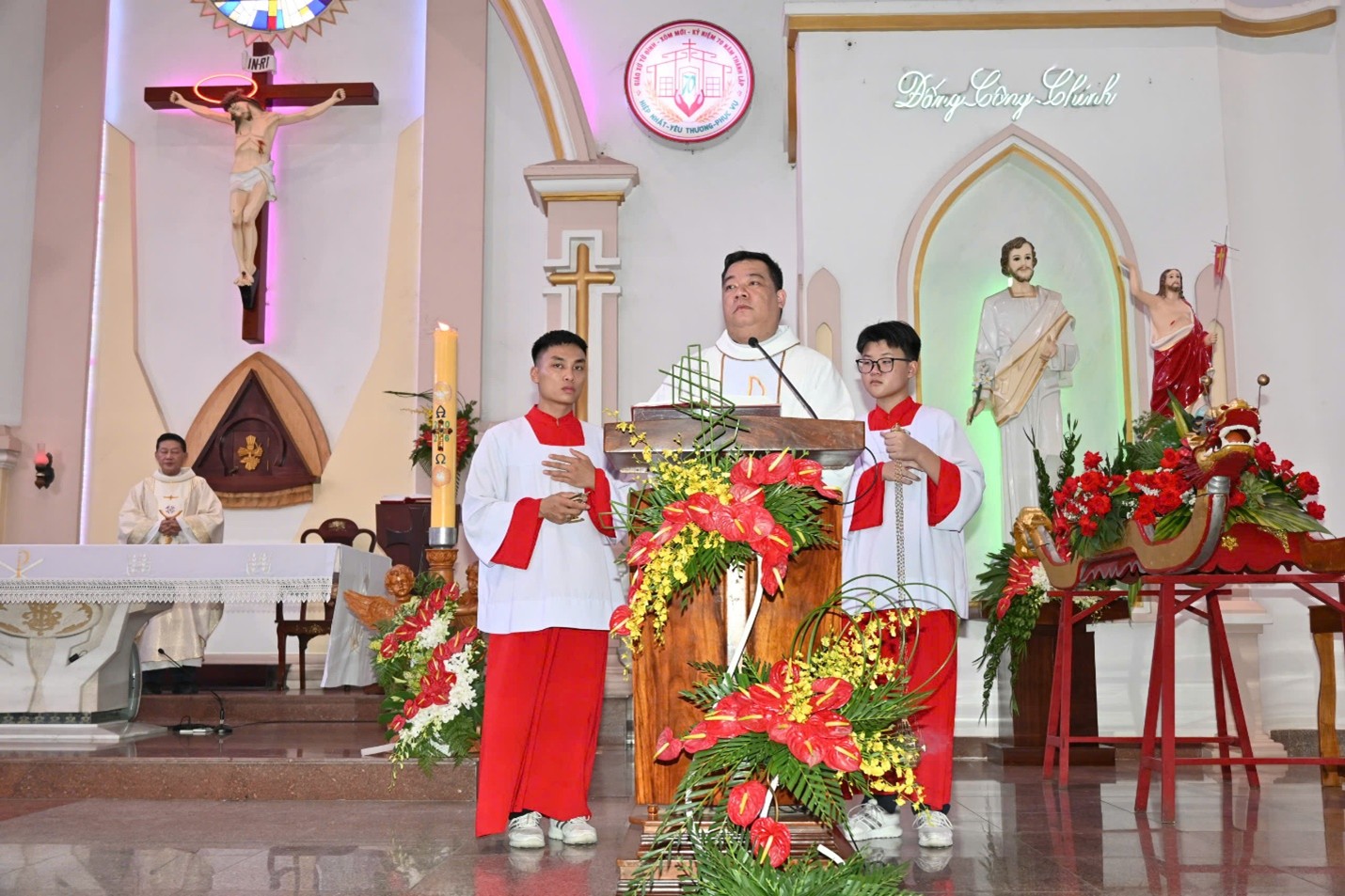 Giáo xứ Tử Đình: Đậm đà bản sắc Kinh Bắc trong Đại lễ Phục Sinh và truyền thống Rước Kiệu