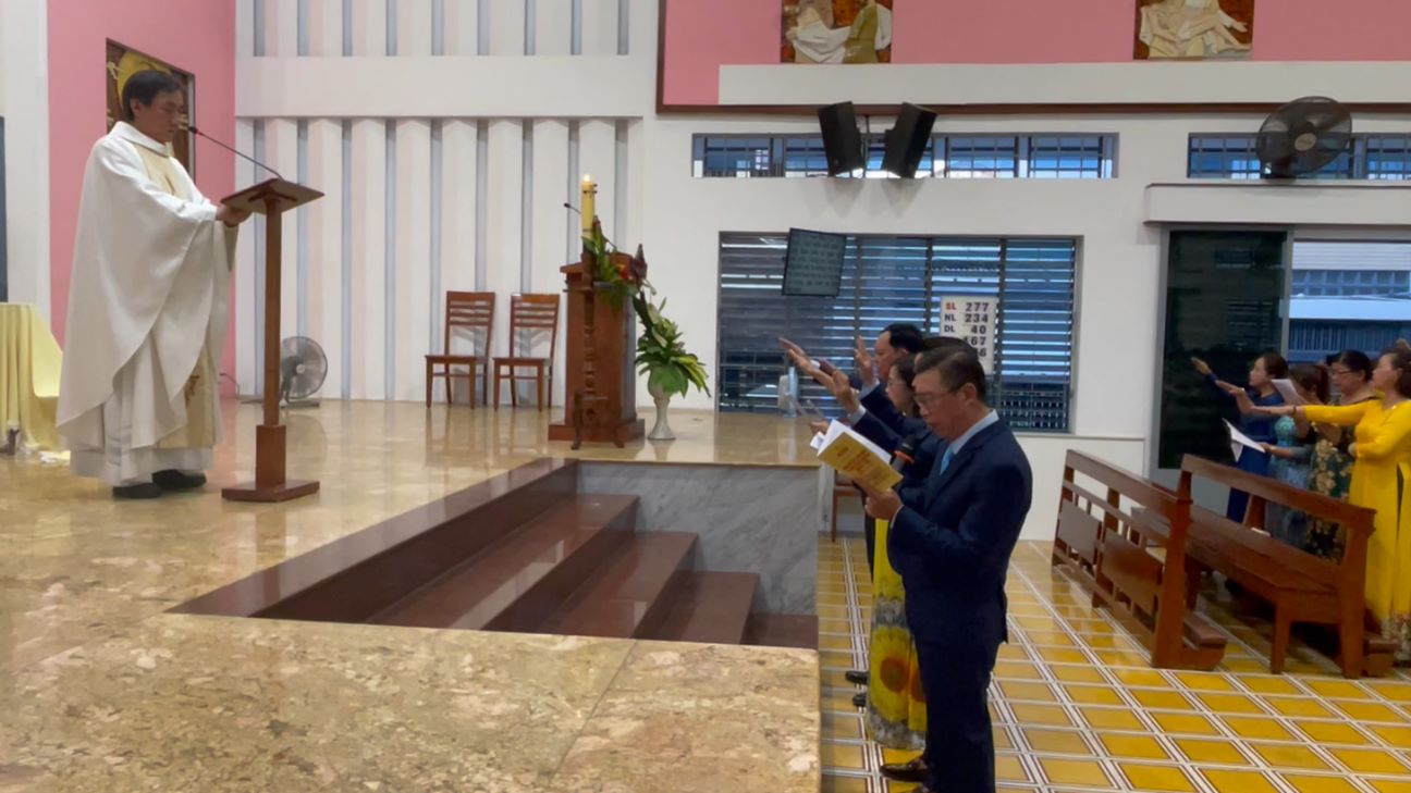 Giáo xứ Tân Hưng - Xóm Mới: Hội đồng Mục Vụ Giáo xứ nhiệm kỳ 2024 - 2028 tuyên hứa