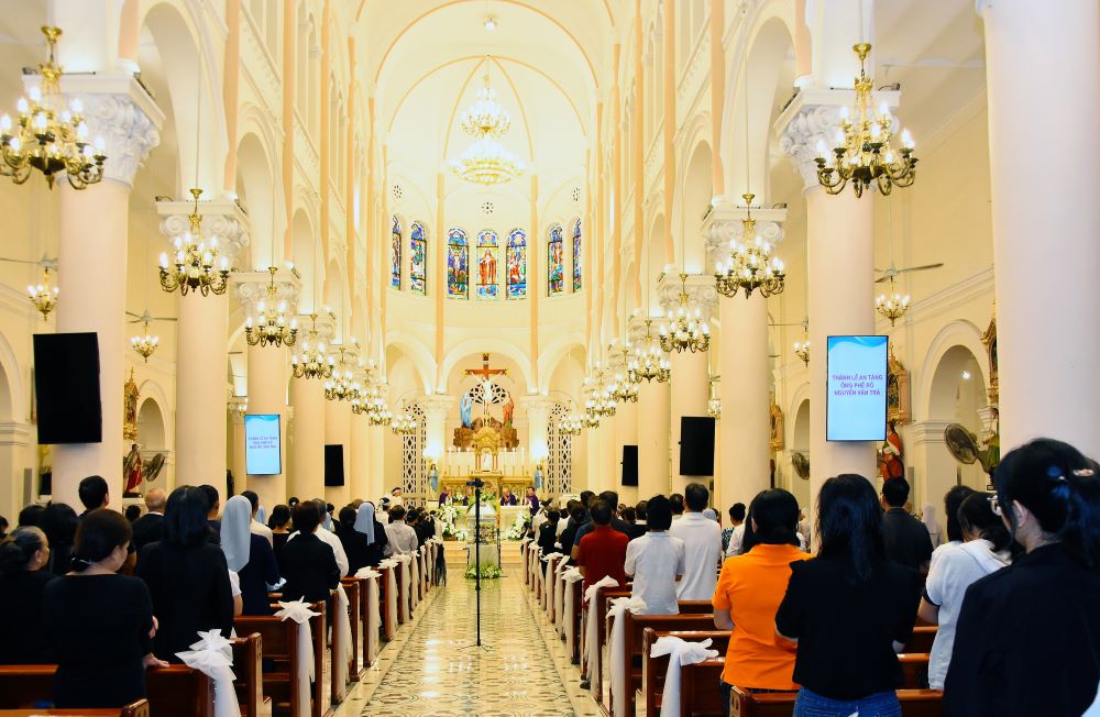 GX Tân Định: ĐGM Phêrô Nguyễn Văn Khảm chủ sự thánh lễ an táng cho ông Phêrô Nguyễn Văn Trà