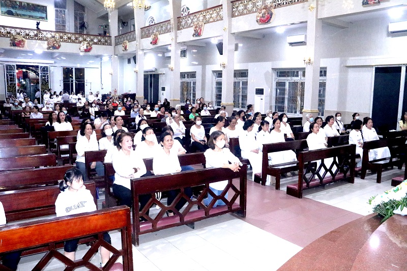 Hội Các Bà Mẹ Công giáo hạt Chí Hòa: Lễ cầu cho các linh hồn