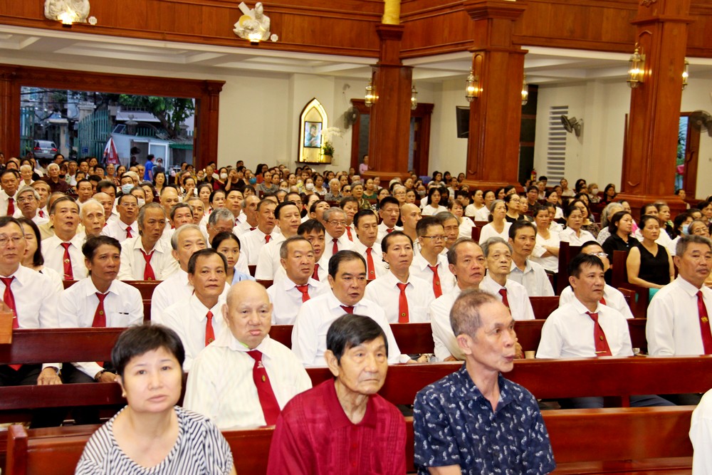 Giáo xứ Bùi Phát: Lễ mừng kính Thánh Martinô và xức dầu các bệnh nhân