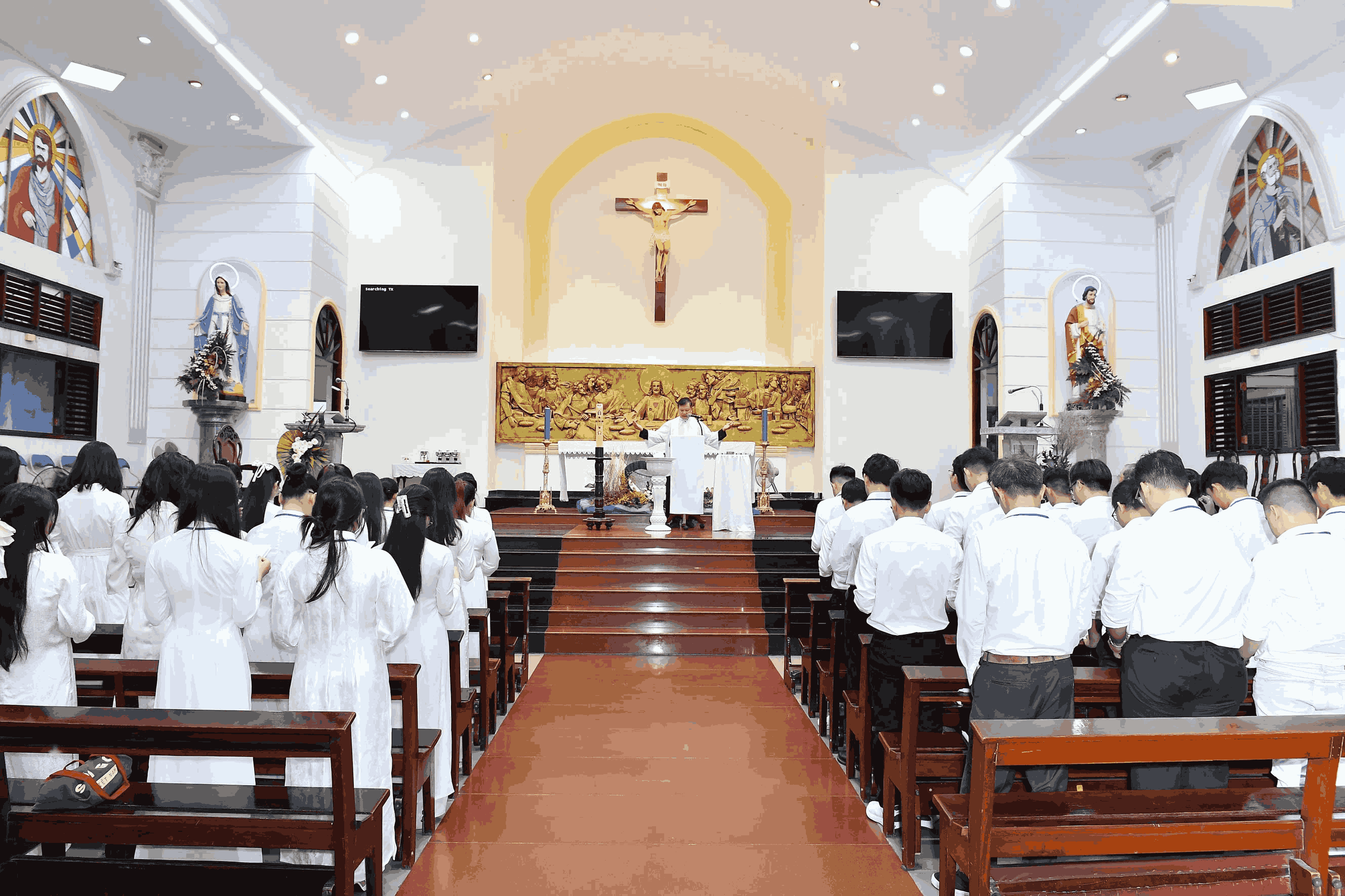 Giáo xứ Thánh Linh: Cử hành Nghi thức khai tâm Kitô giáo cho 45 dự tòng