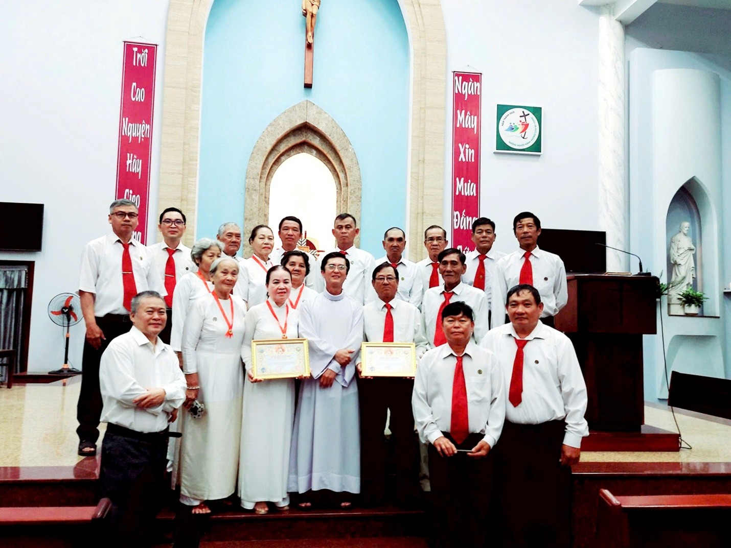 Giáo xứ Long Đại: Nghi thức tuyên hứa và Thánh lễ tạ ơn của Gia đình Phạt Tạ Thánh Tâm Chúa Giêsu