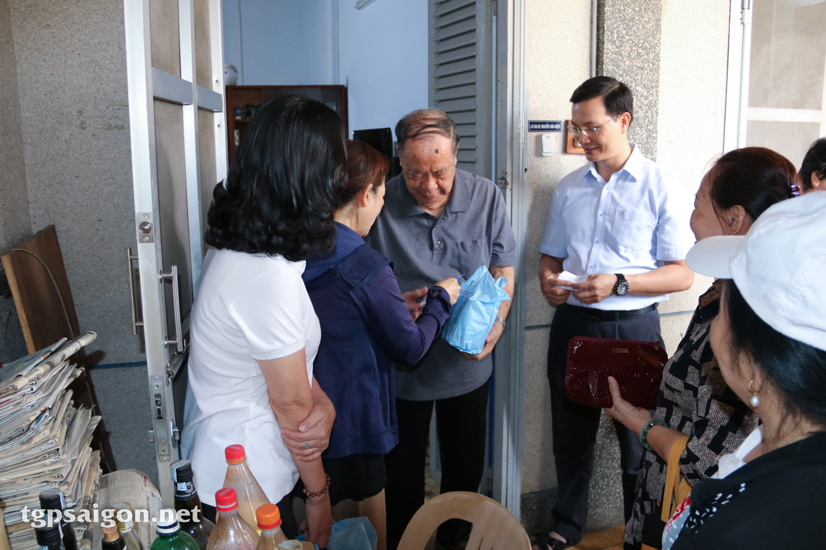 Kỷ niệm một chuyến thăm nhà hưu dưỡng