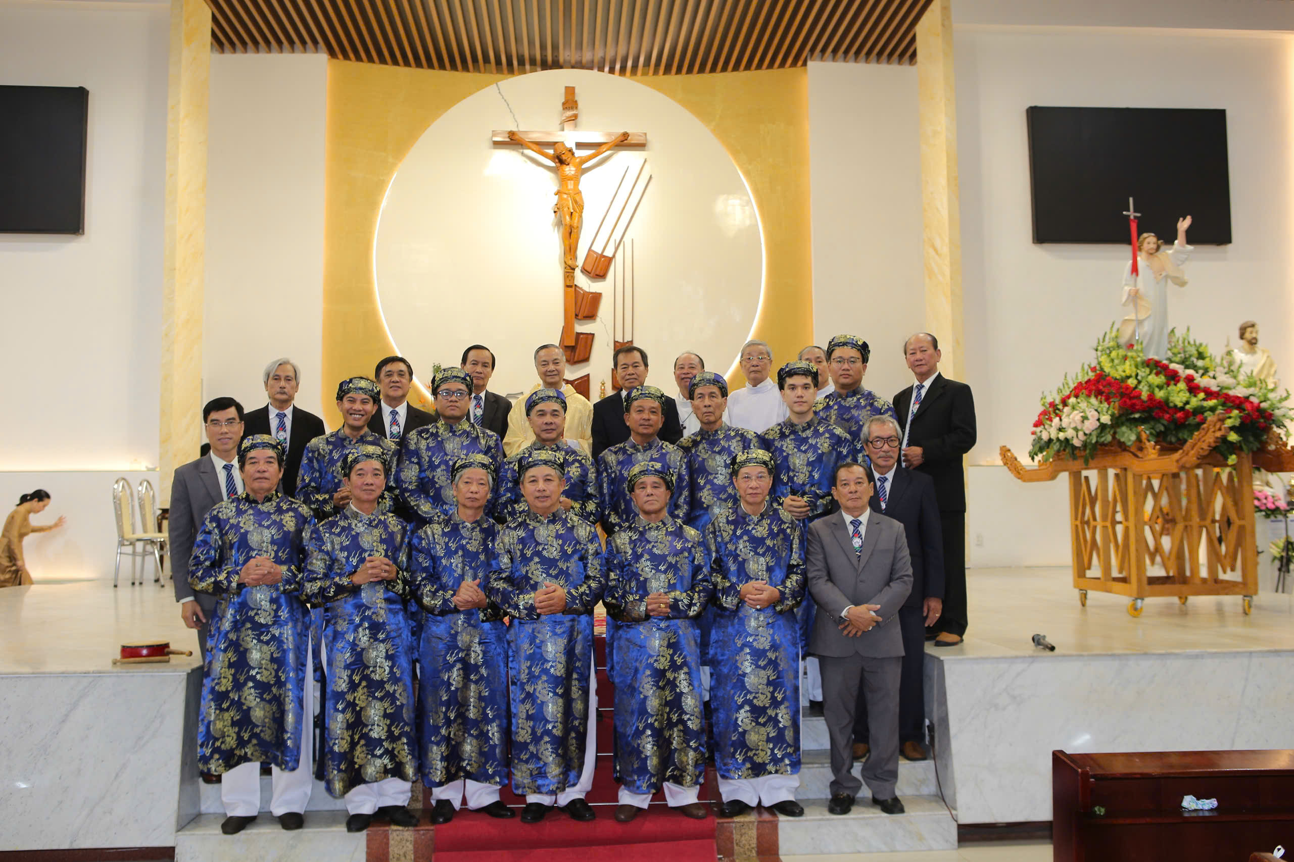 Giáo xứ Tân Việt: Mừng Chúa Phục Sinh 2026