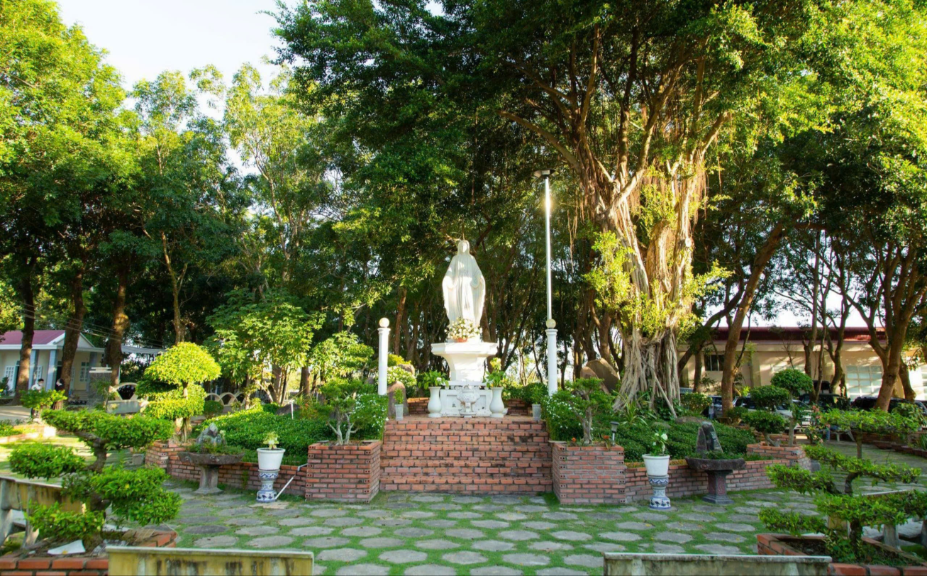 Tu đoàn Chị Em Bác Ái Chúa Kitô Tôi Tớ mừng kính trọng thể Lễ Đức Mẹ Mân Côi