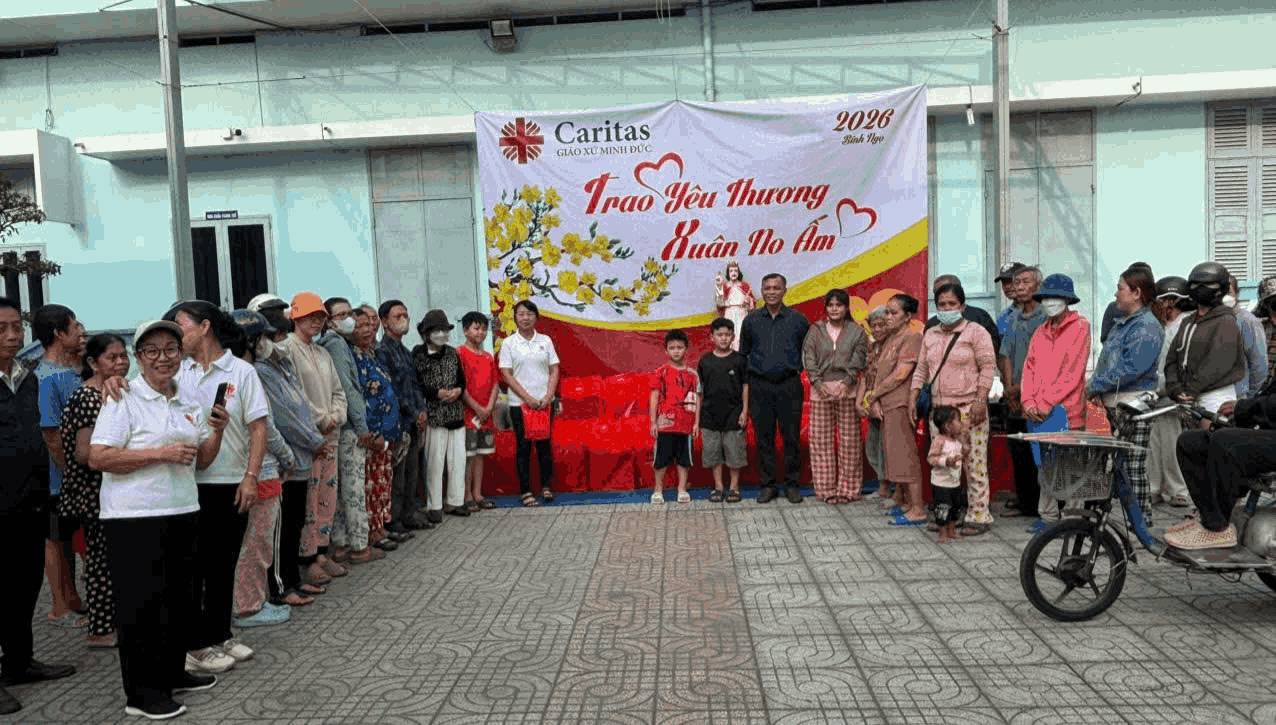 Caritas Hạt Thủ Thiêm: Trao quà Tết cho người nghèo