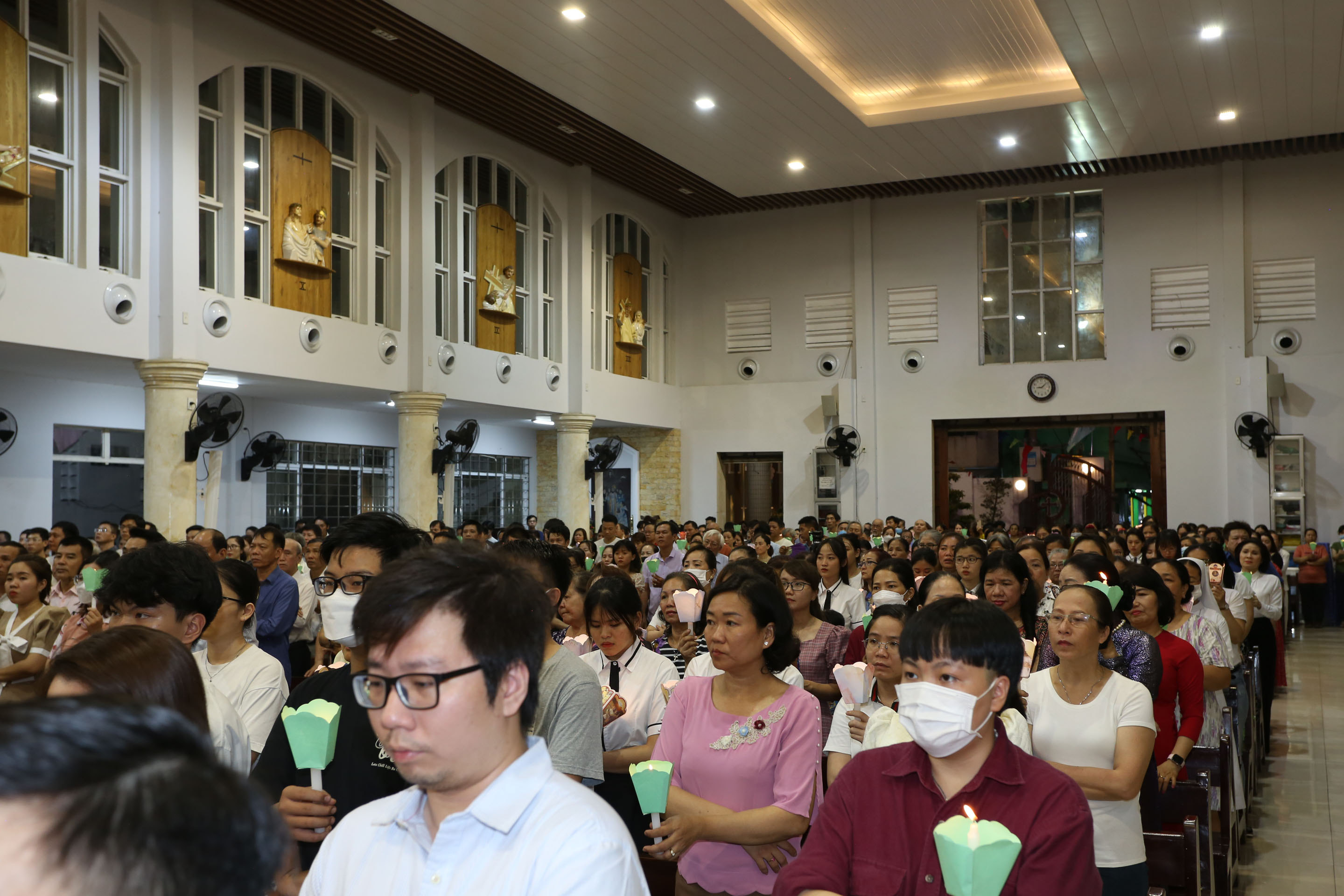 Giáo xứ Tân Việt: Canh thức Vượt Qua 2023
