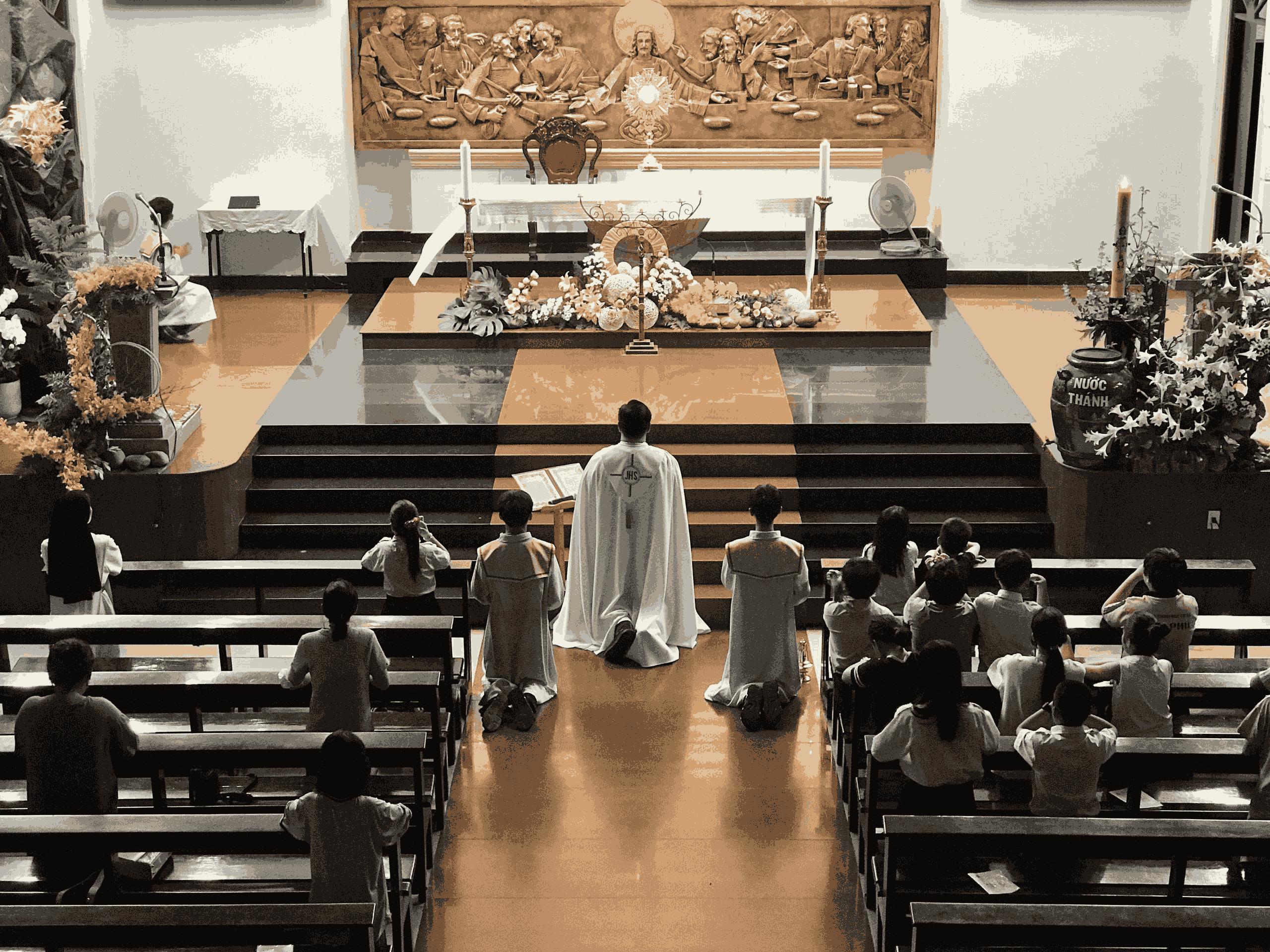 Giáo xứ Thánh Linh: Chầu Thánh Thể