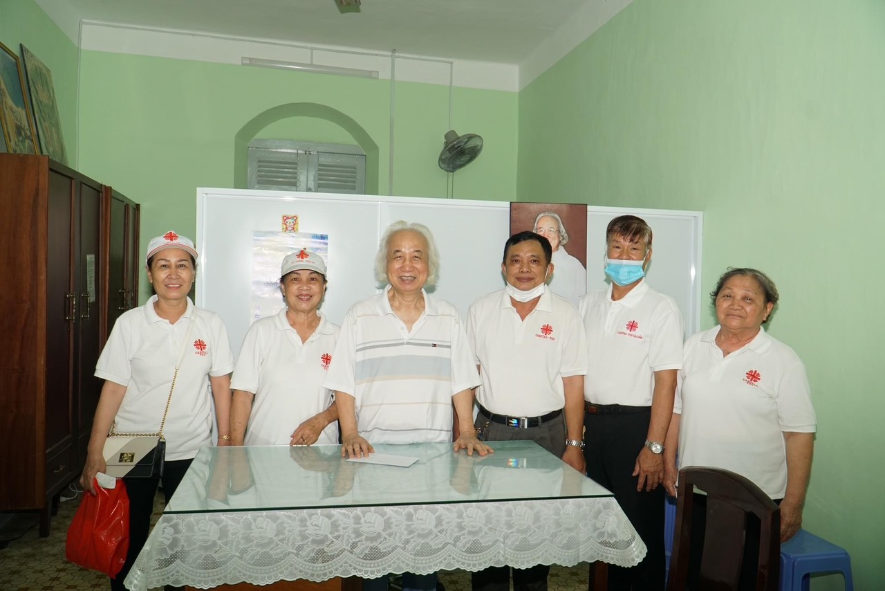 Caritas giáo hạt Xóm Mới: thăm các Lm Hưu Dưỡng