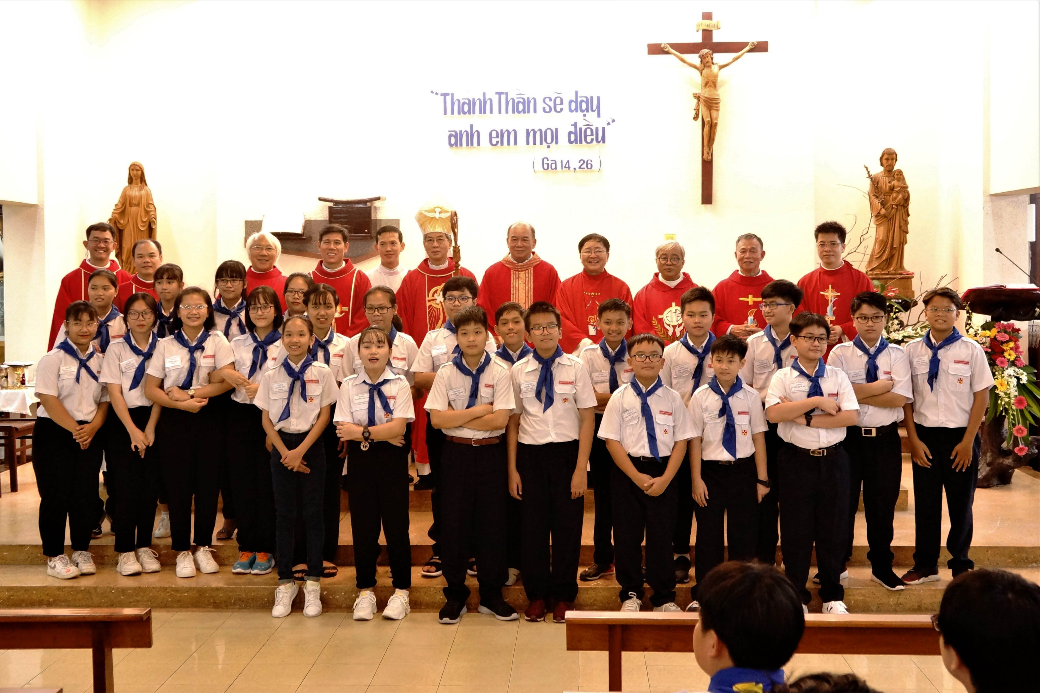 Giáo xứ Hiển Linh: Thánh lễ ban Bí tích Thêm Sức ngày 6-10-2020