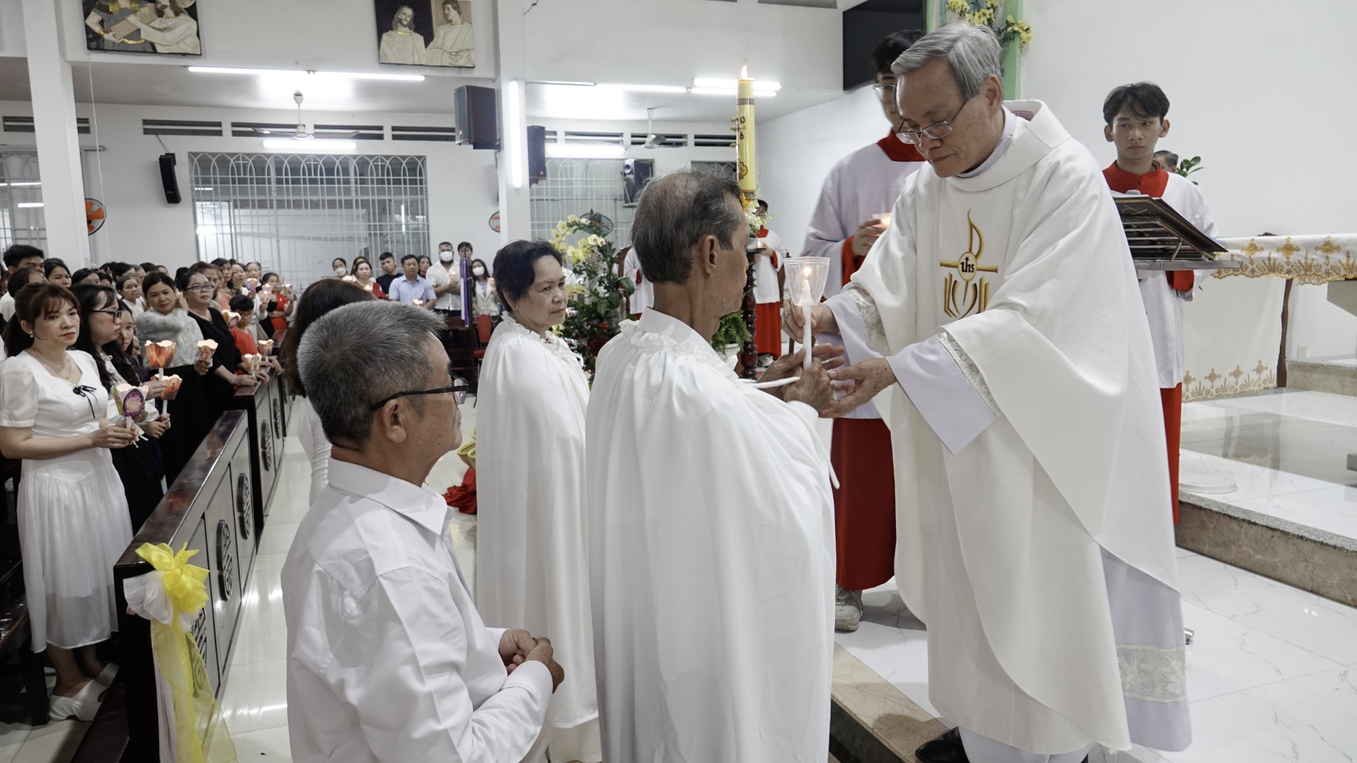 Niềm vui được tái sinh trong Ánh Sáng Phục Sinh