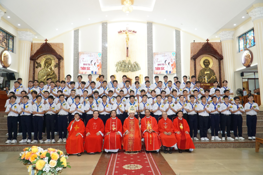 Giáo xứ Thạch Đà: Hồng ân Chúa Thánh Thần - 2023