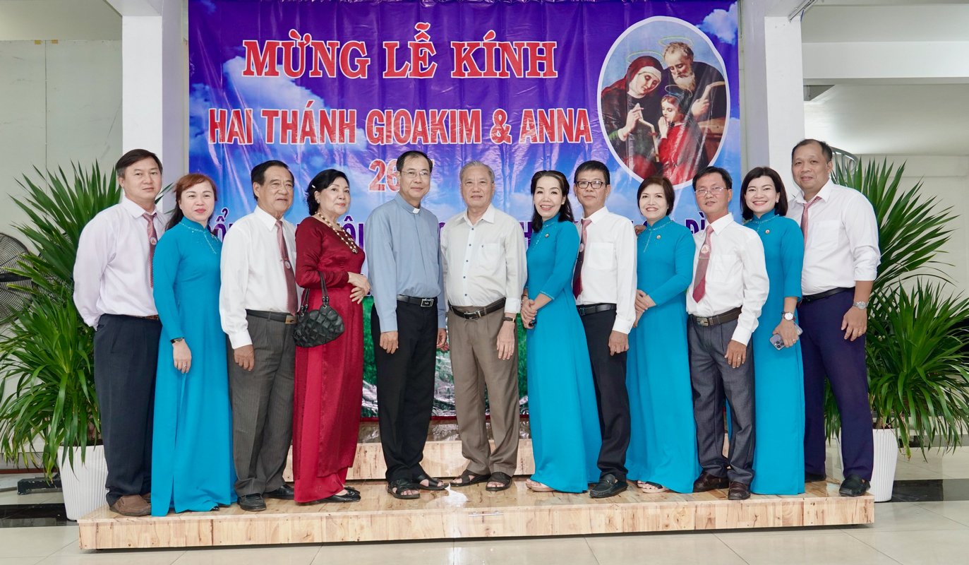 Mừng lễ song thân Đức Maria, bổn mạng Chương trình Thăng tiến Hôn nhân Gia đình và Linh mục phó xứ