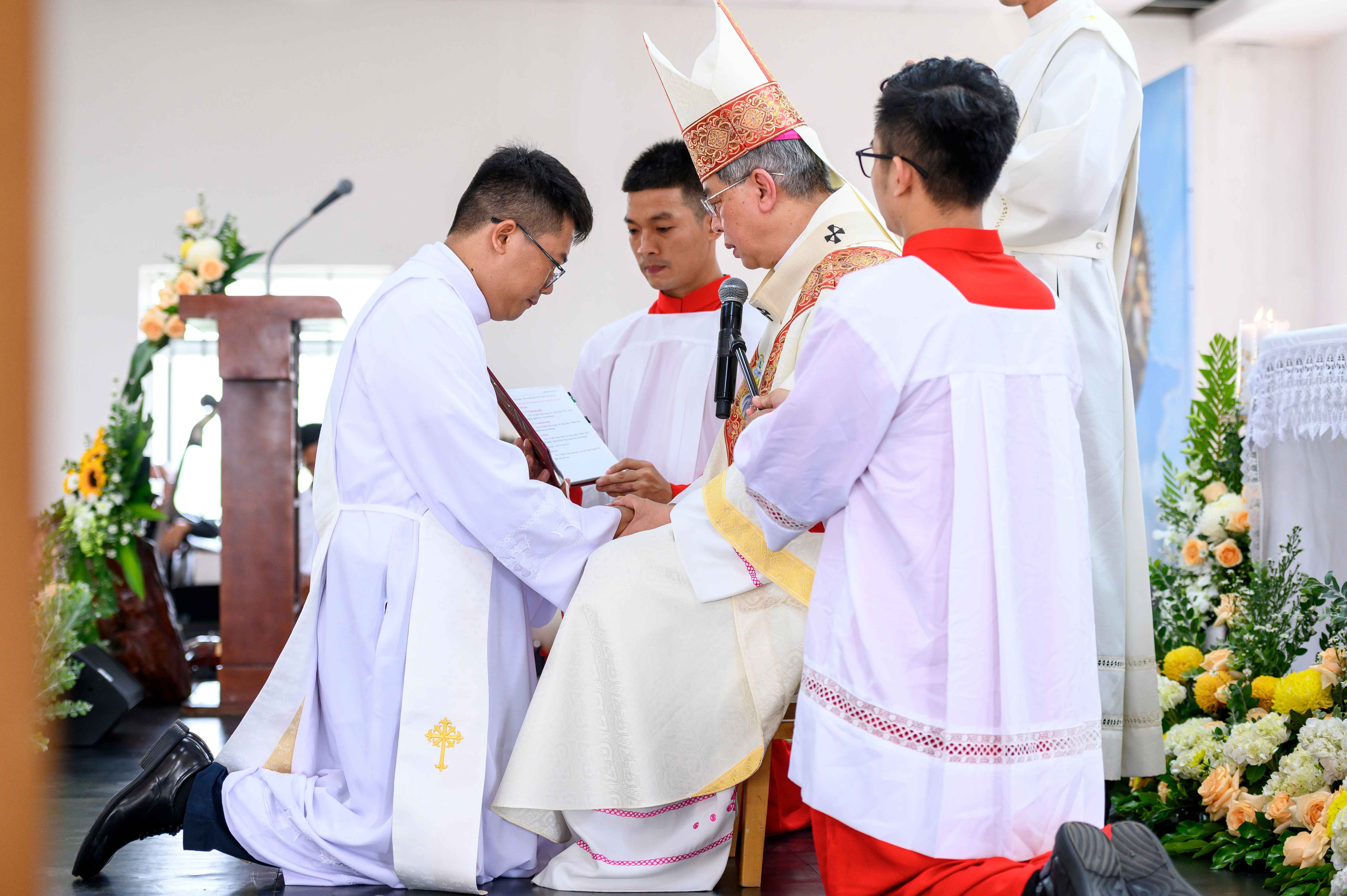 Dòng Truyền giáo Thánh Carolo - Scalabrini: Kỷ niệm 20 năm hiện diện tại Việt Nam & Thánh lễ Truyền chức Linh mục