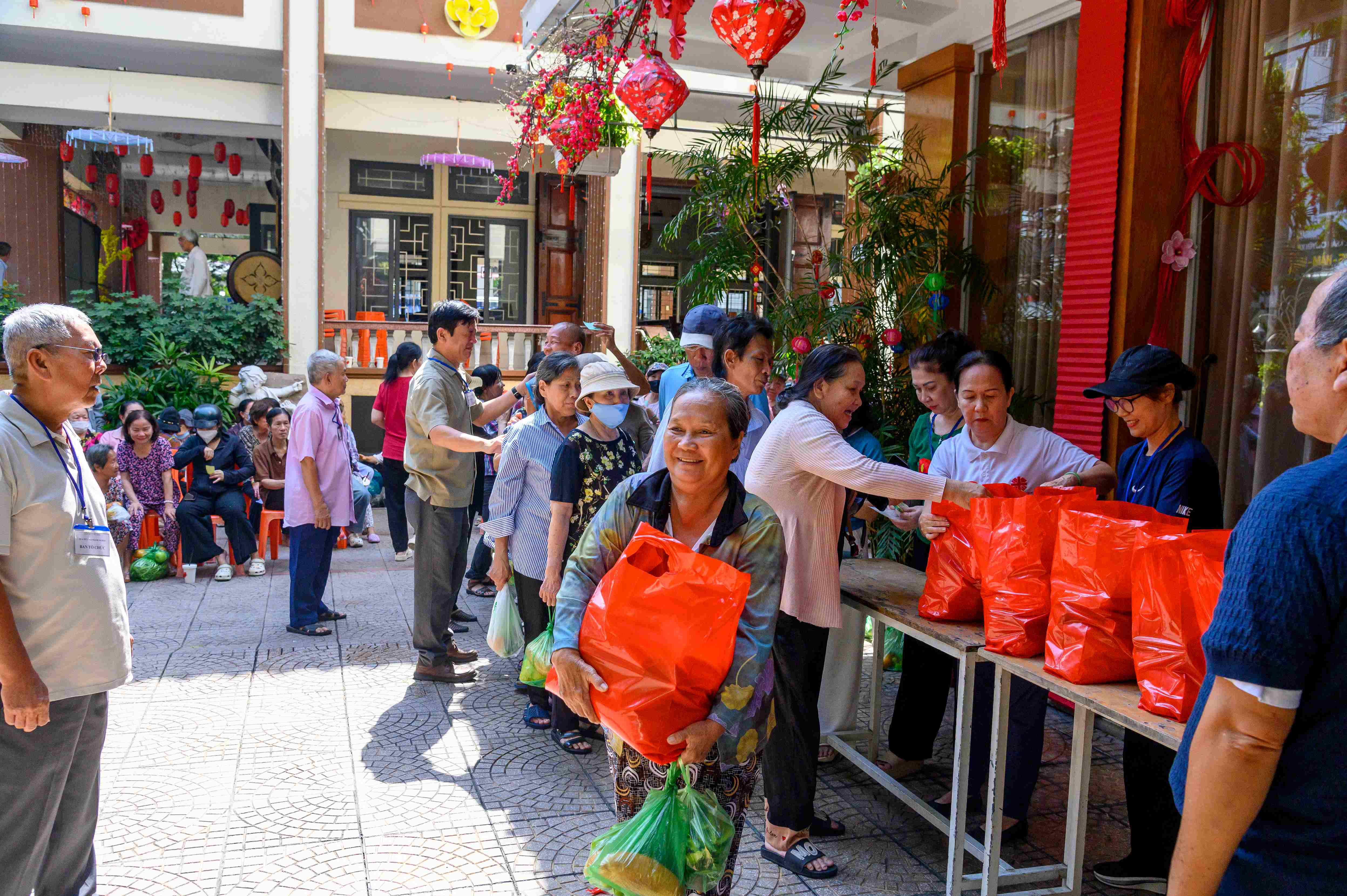 Giáo xứ Vườn Xoài: Trao cho nhau yêu thương và niềm vui