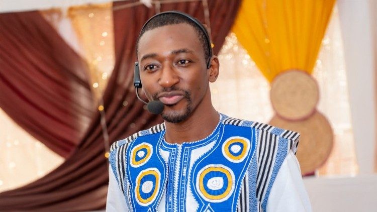 Burkina Faso: Người trẻ mắc kẹt giữa những kỳ vọng văn hóa và các đường dây buôn người