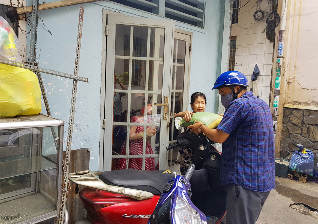 Giáo xứ Tân Chí Linh: Ban Caritas chia sẻ bác ái Mùa Phục Sinh
