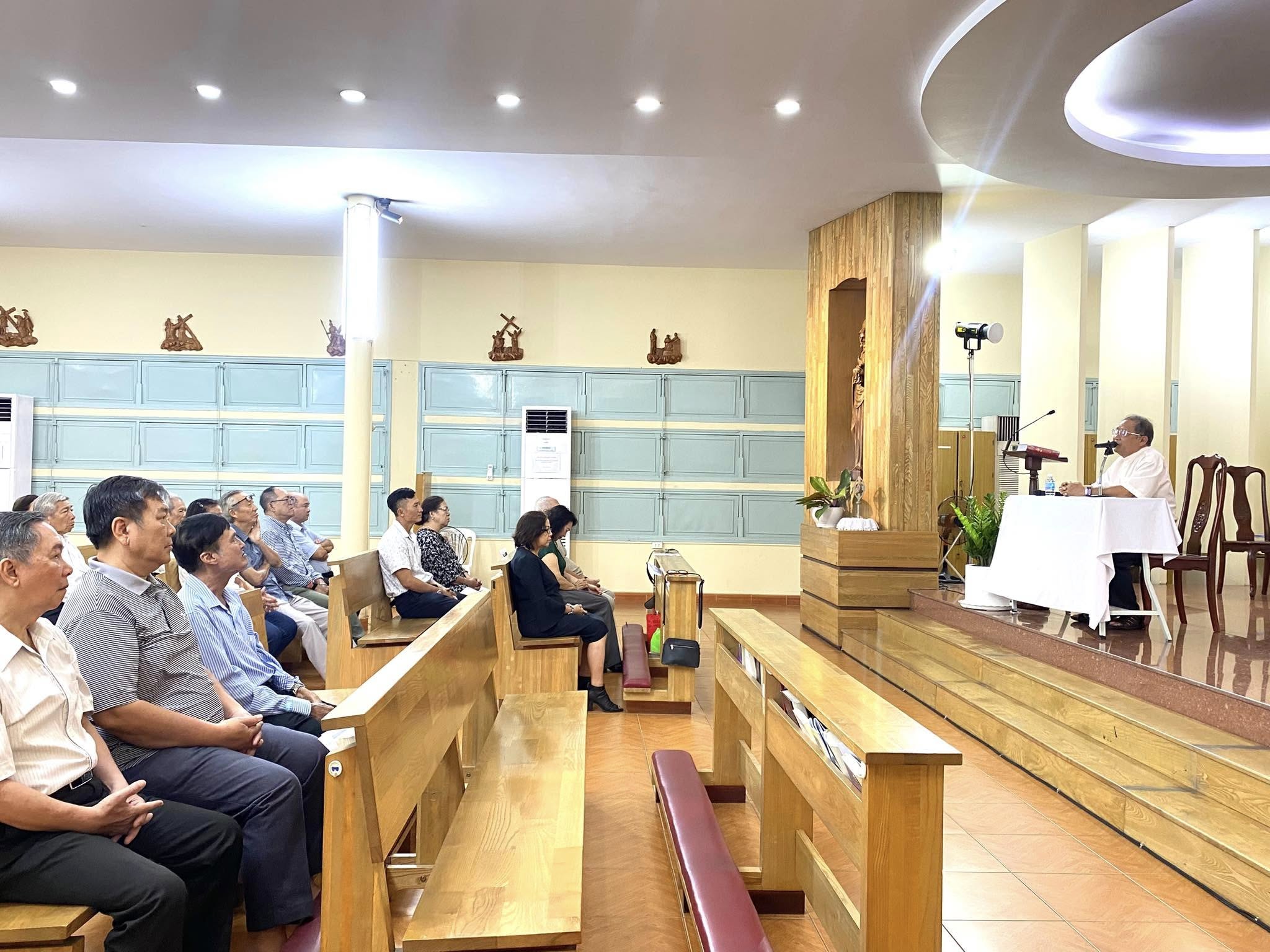 Giữa cuộc đời đầy gian khó, làm sao sống niềm hy vọng?