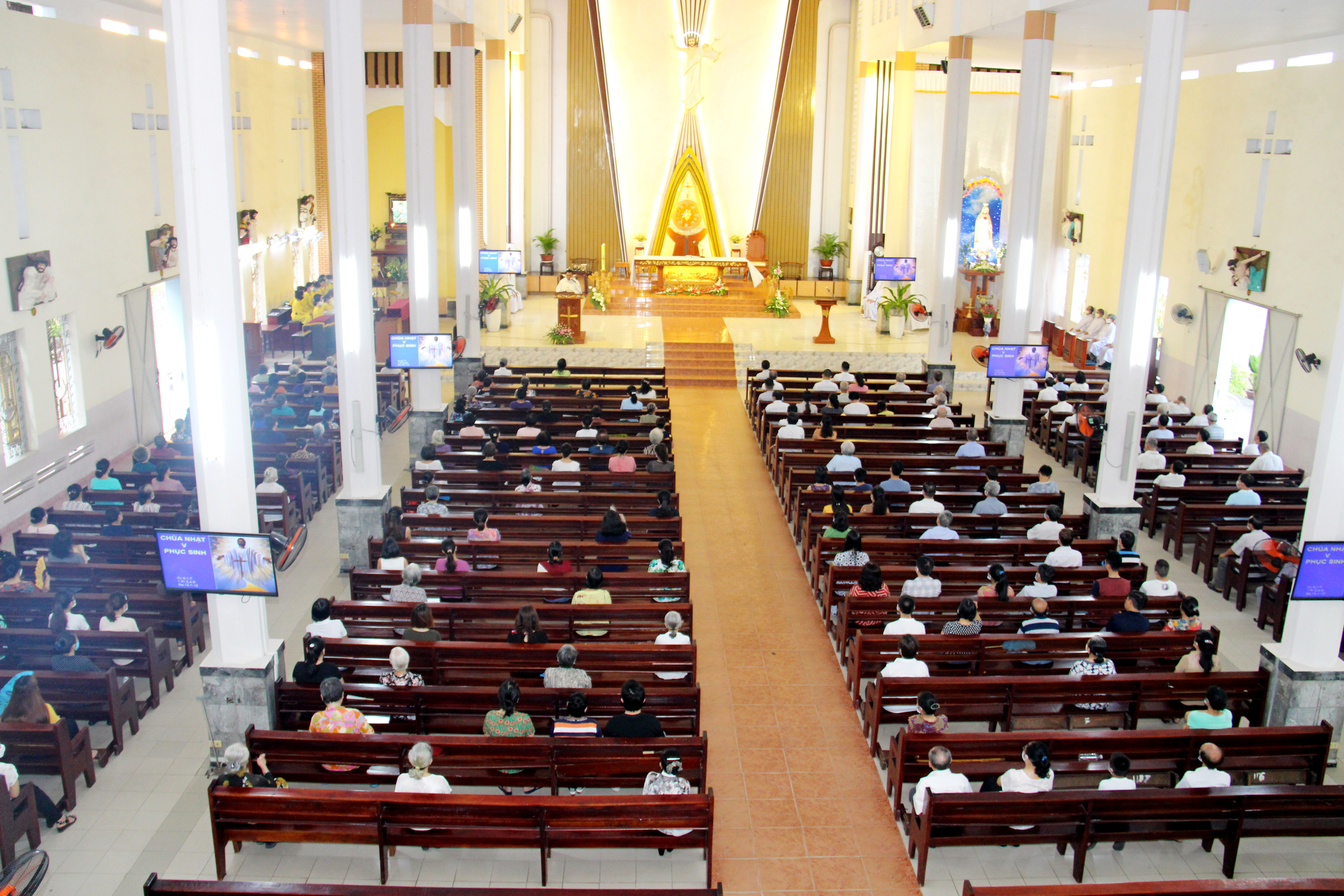 Giáo xứ Bùi Phát: Thánh lễ đầu tiên sau đại dịch covid-19