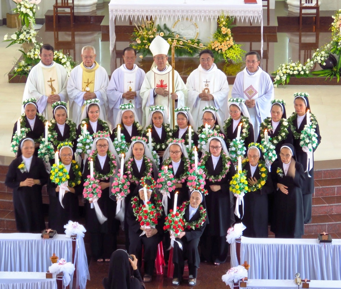 Legio Mariae Gia Định: Dự Thánh lễ Tạ ơn Hồng ân Thánh hiến  Hội dòng Mến Thánh Giá Cái Nhum & Thăm nhà hưu
