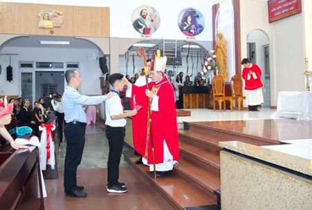 Nhà thờ Bác Ái: Thánh lễ ban Bí tích Thêm sức 28-7-2023