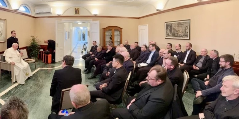 Đức Thánh Cha Phanxicô trò chuyện với các tu sĩ Dòng Tên Hungary: “Đây là phong cách của Chúa”