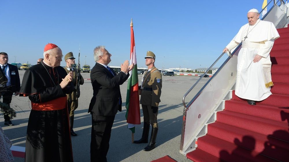 ĐTC Phanxicô rời Roma, đến Budapest, bắt đầu chuyến tông du thứ 34 tại nước ngoài