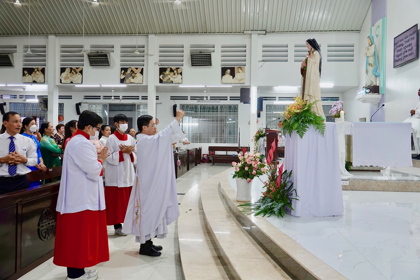 Lễ kính Thánh Têrêsa Hài đồng Giêsu: Bổn mạng Giáo khu IV và Ca đoàn thiếu nhi Giáo xứ Nhân Hòa