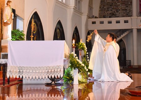 GX Đồng Tiến: Chầu Thánh Thể mừng kính thánh tử đạo Phanxicô Trần Văn Trung- bổn mạng khu xóm 1