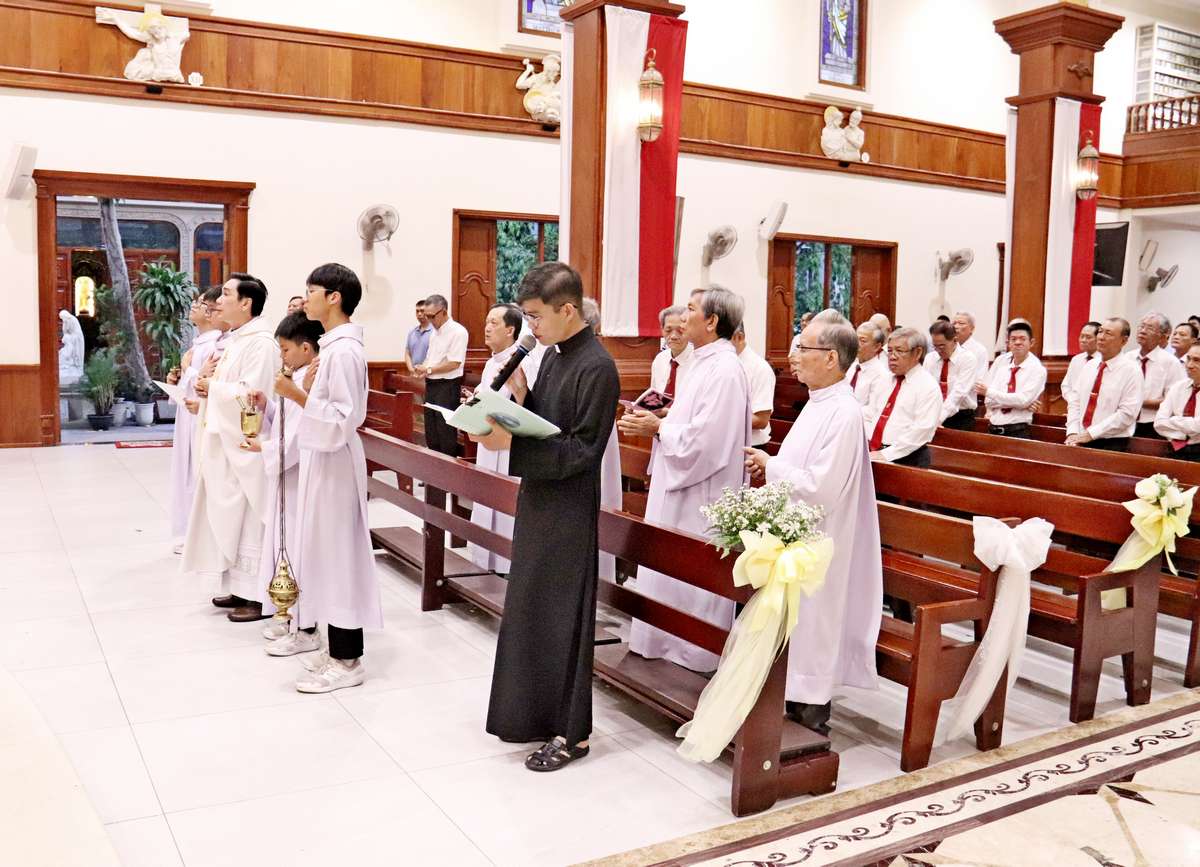 Giáo xứ Bùi Phát: Thánh lễ kính Lòng Chúa Thương Xót