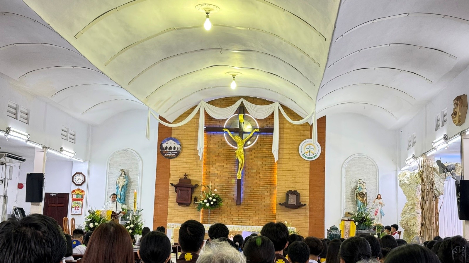 Giáo xứ Thánh Martinô: Thánh lễ kính Lòng Chúa Thương Xót