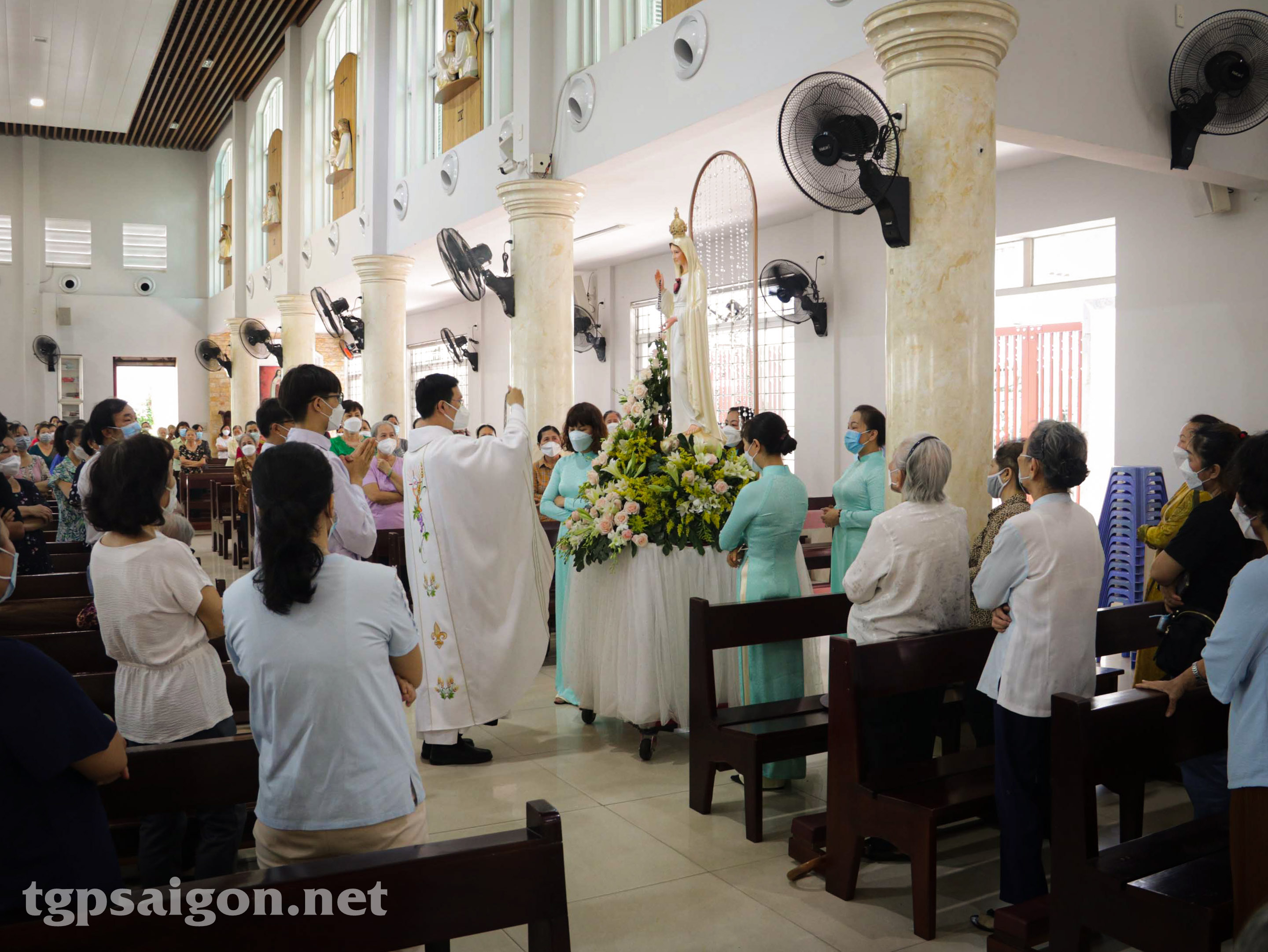 Giáo xứ Tân Việt: Kỷ niệm Đức Mẹ hiện ra tại Fatima 13-5-2022