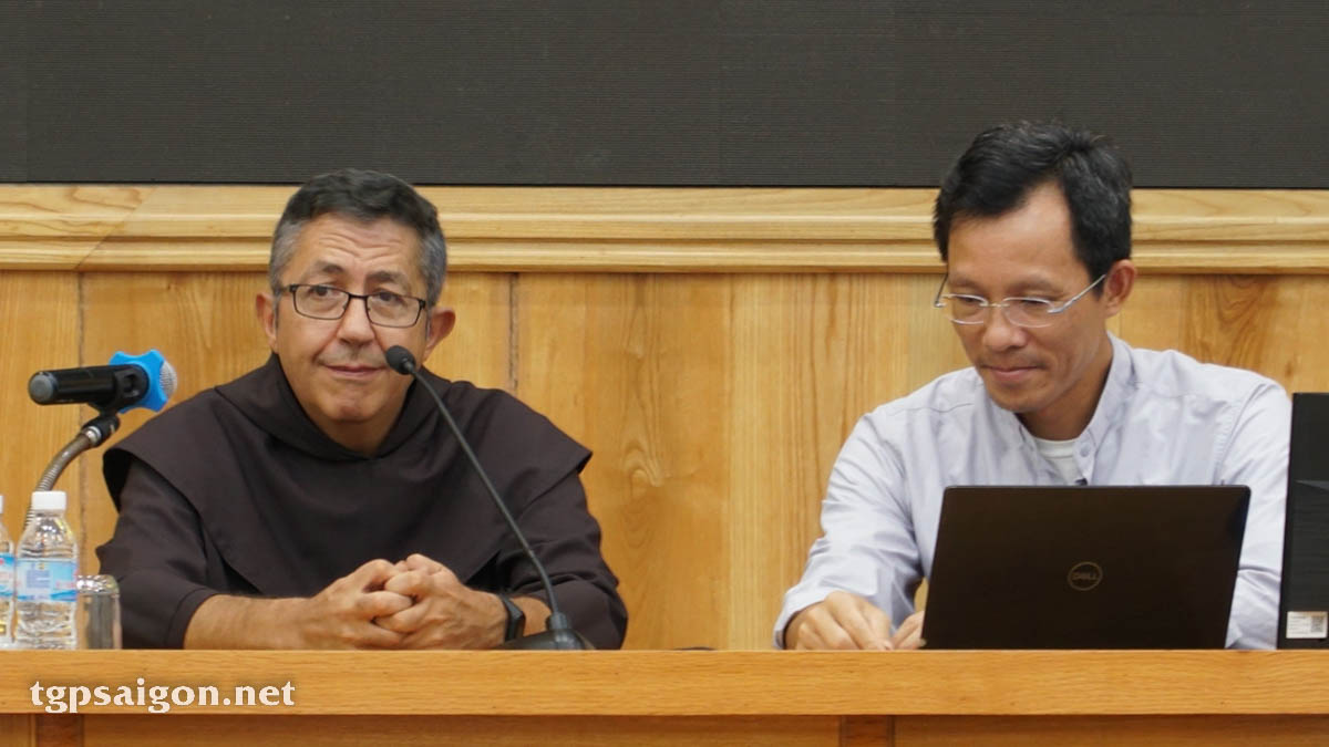 Cha Bề trên Francisco Javier Sancho Fermin, O.C.D thăm Đại chủng viện Thánh Giuse Sài Gòn