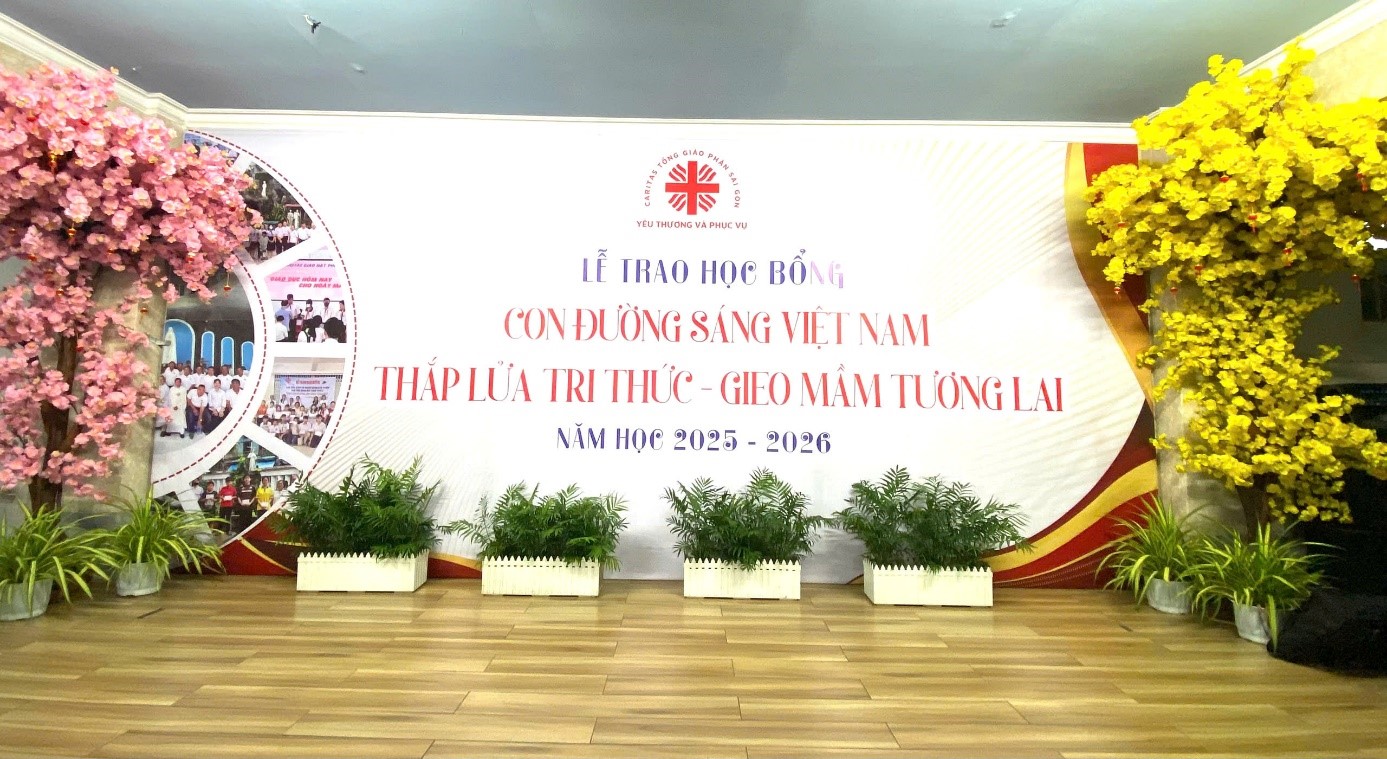 Caritas Giáo hạt Phú Thọ trao học bổng cho học sinh có hoàn cảnh khó khăn