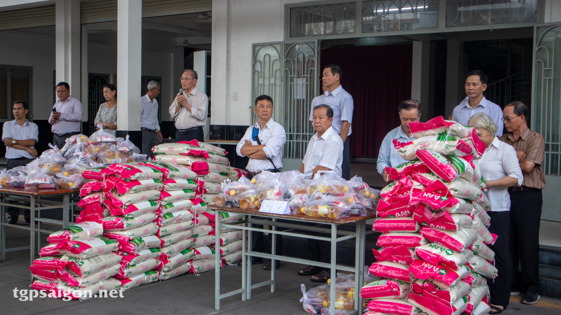 Giáo xứ Nhân Hòa: Trao Quà Xuân Yêu Thương 2023
