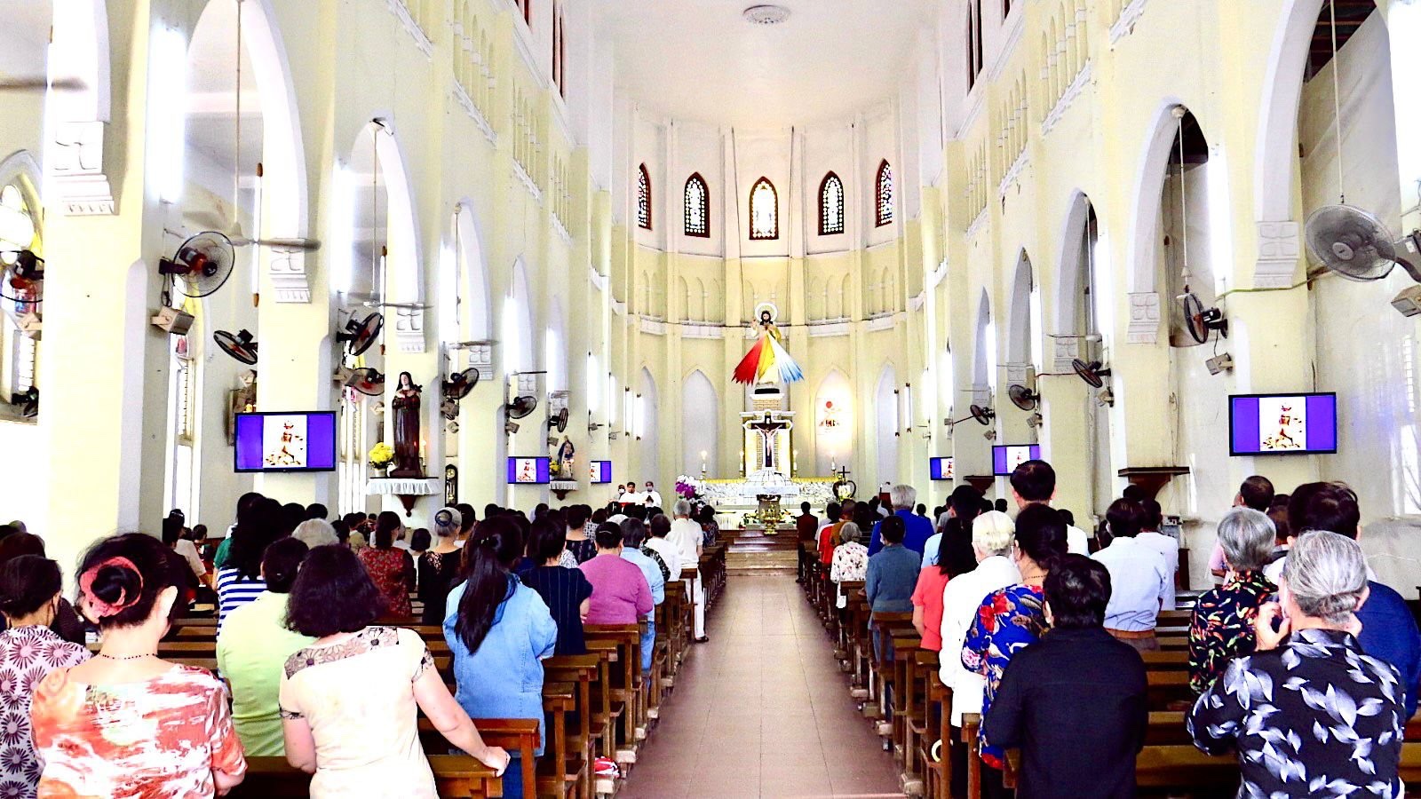 Giáo xứ Gia Định: Thánh lễ kính nhớ ngày Đức Mẹ hiện ra tại Fatima -13.2.2023