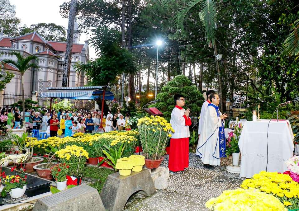 GX Thánh Jeanne d'Arc: Lễ Đức Mẹ Lộ Đức - Cầu nguyện cho bệnh nhân