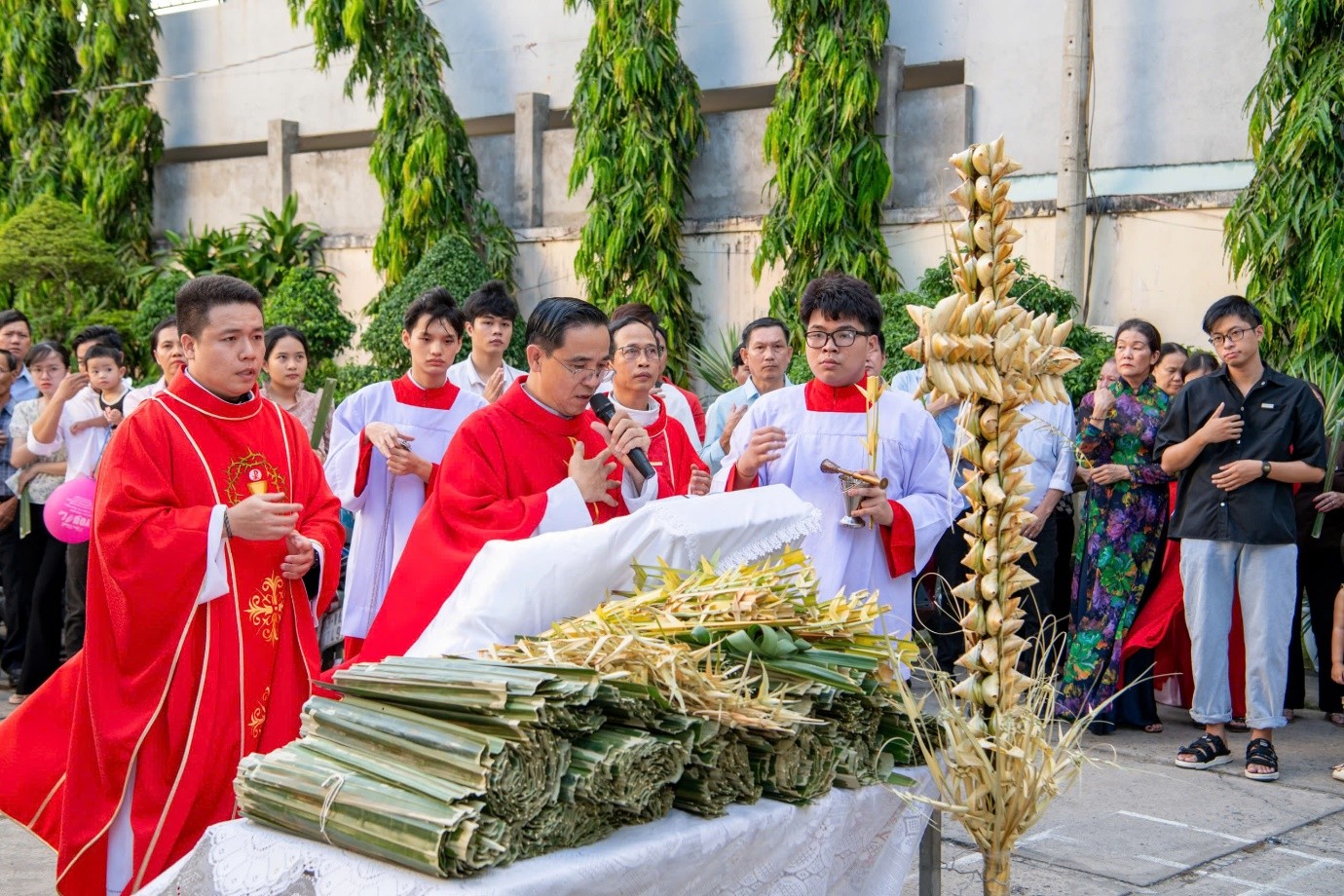 Giáo xứ Lam Sơn khai mạc Tuần Thánh: Suy niệm về cuộc Thương Khó Chúa