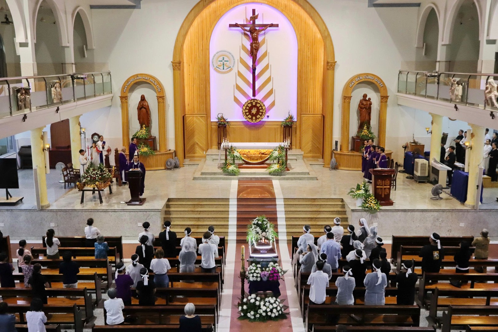 Giáo xứ Tân Đông: Thánh lễ an táng Bà cố Têrêsa Phạm Thị Vinh