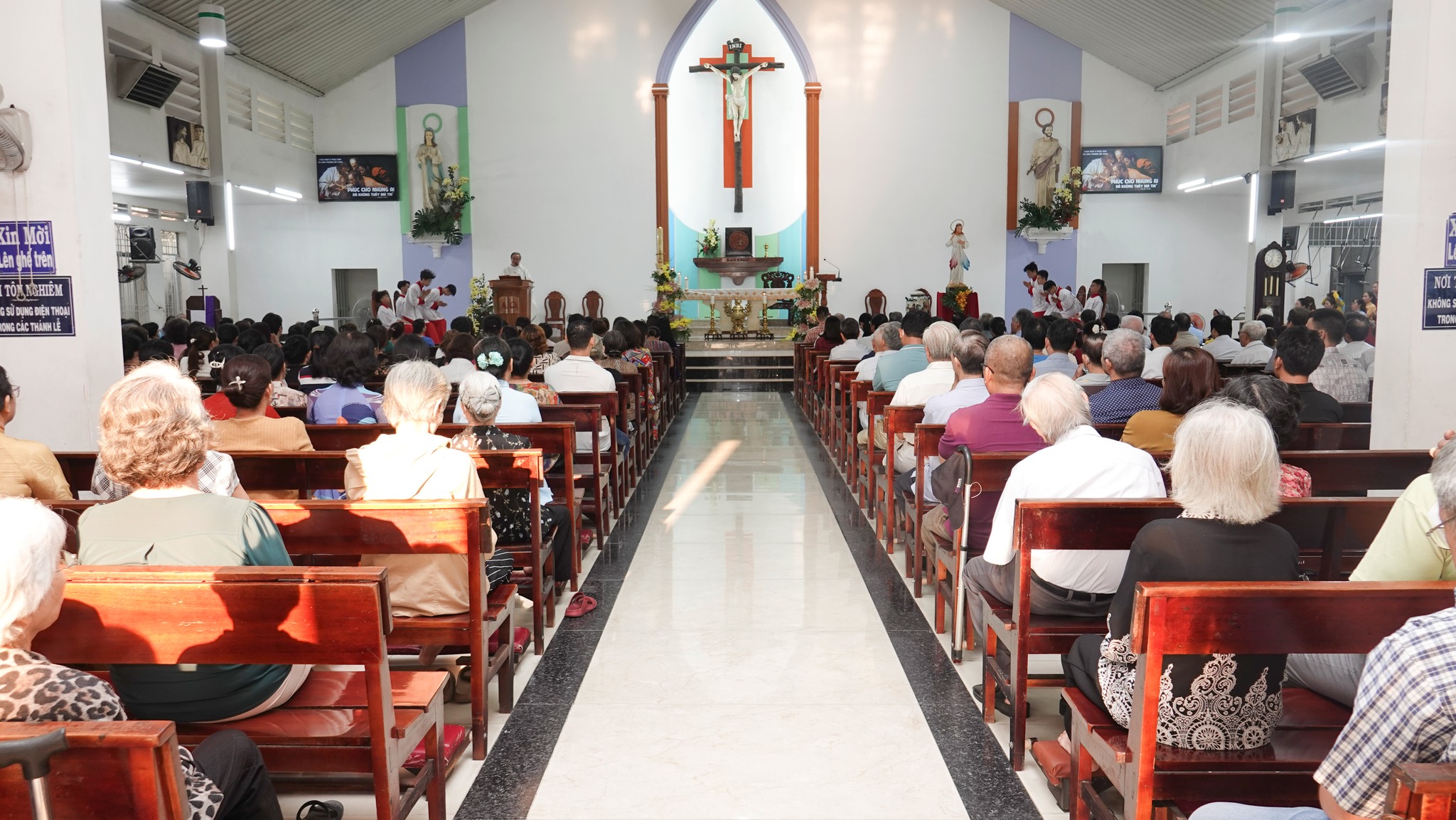 Giáo xứ Nhân Hoà: Thánh lễ kính Lòng Chúa Thương Xót