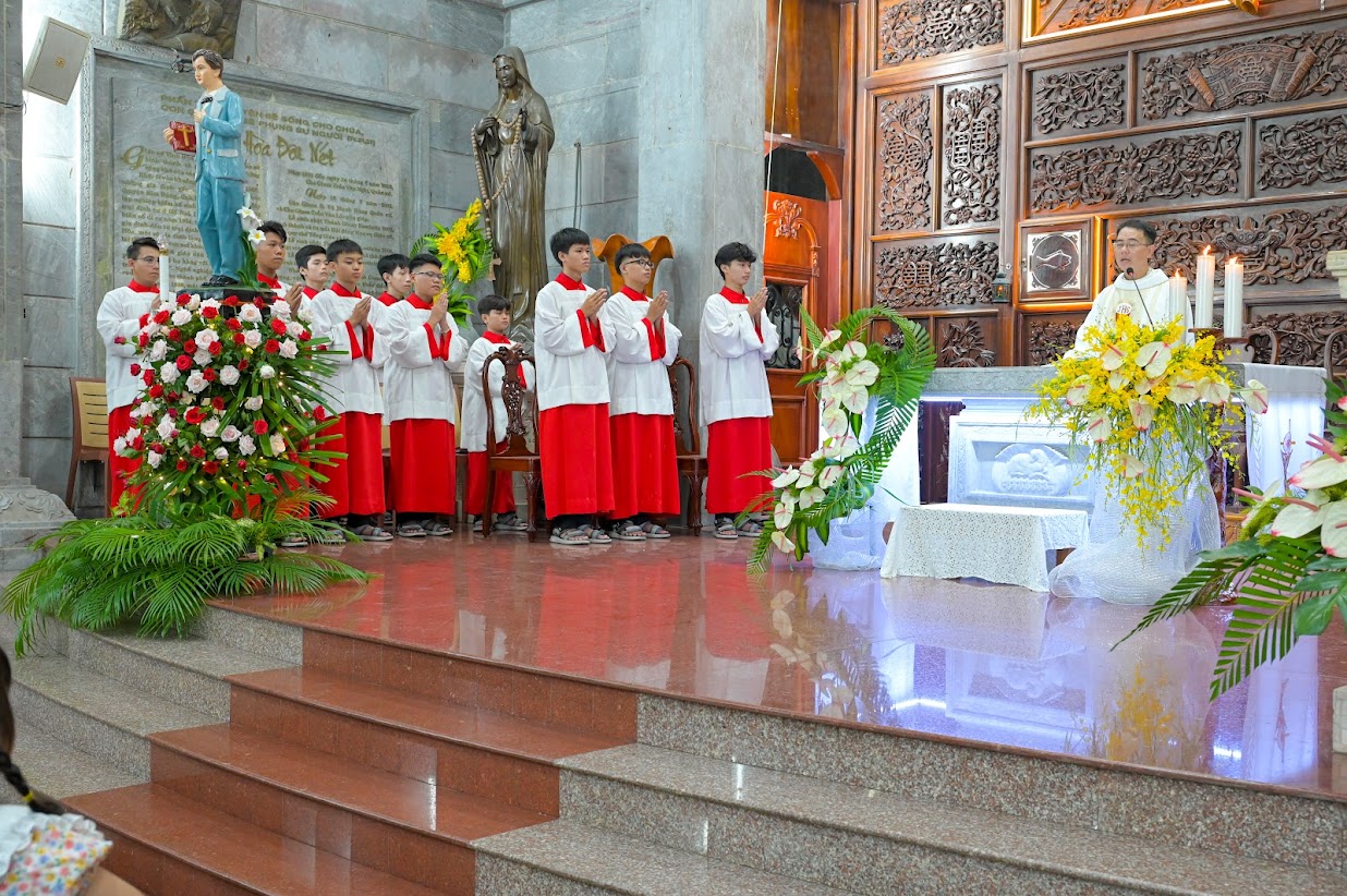 Giáo xứ Vĩnh Hòa: Ban Lễ sinh mừng bổn mạng ngày 12-6-2023