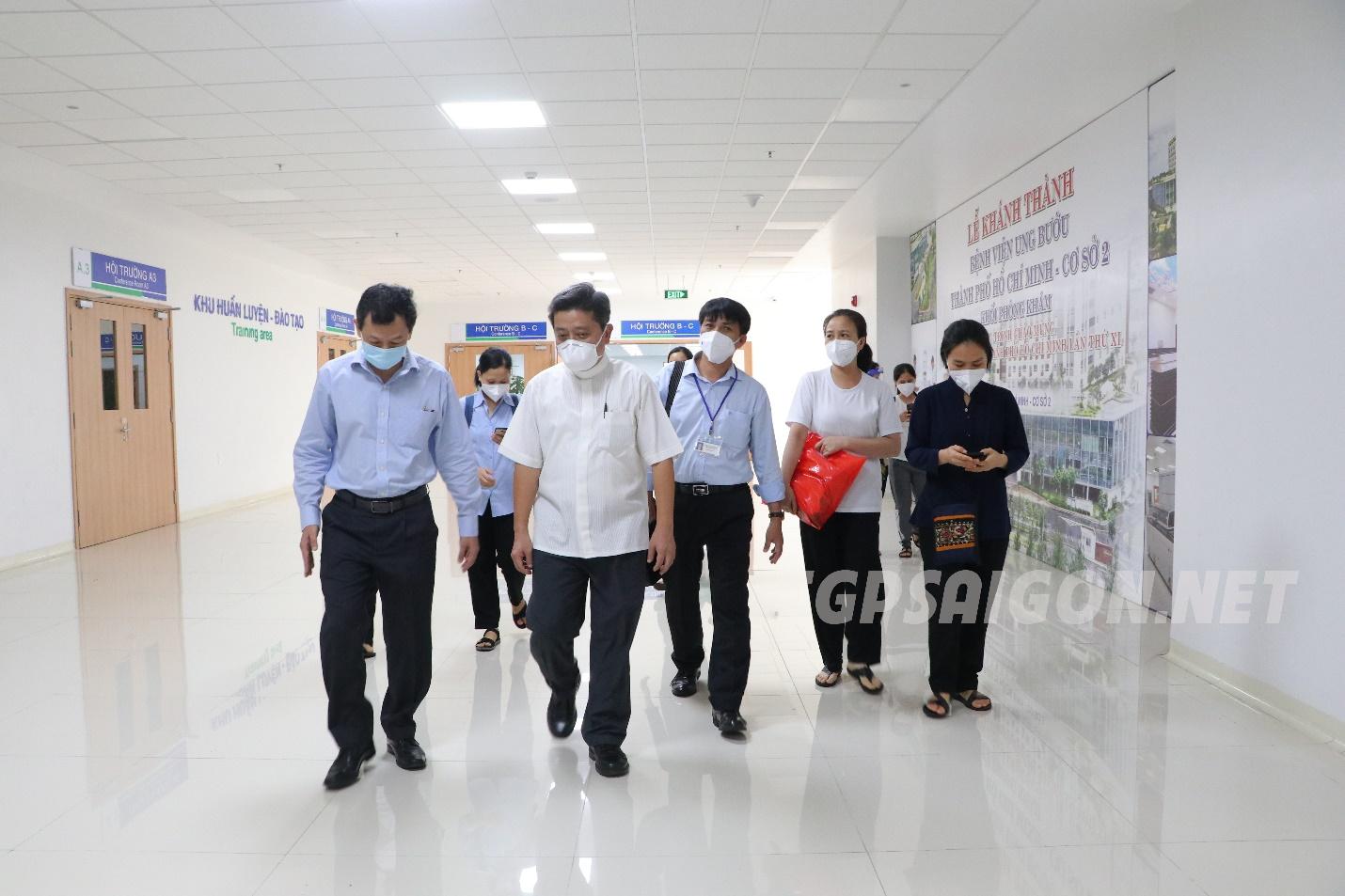 Ban Giám đốc Bệnh viện Chợ Rẫy và Đại diện Tòa Tổng Giám mục thăm các Tu sĩ phục vụ bệnh nhân Covid