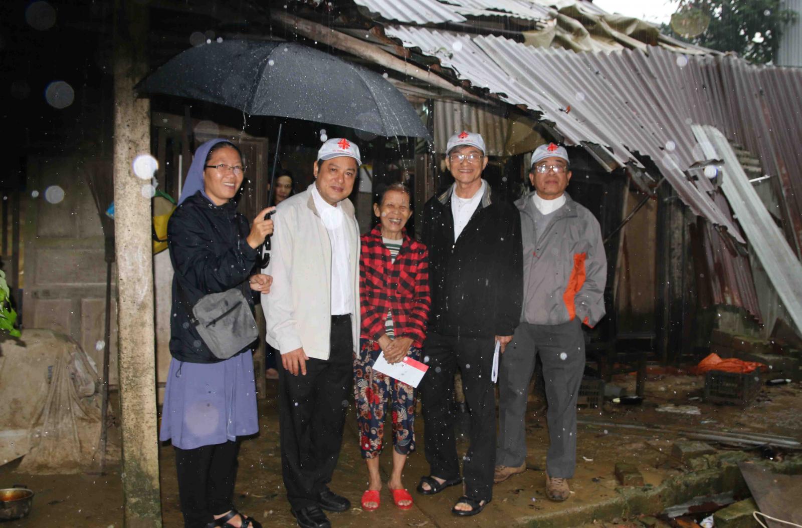 Caritas Việt Nam: Thăm và Khảo Sát Lũ Lụt Miền Trung