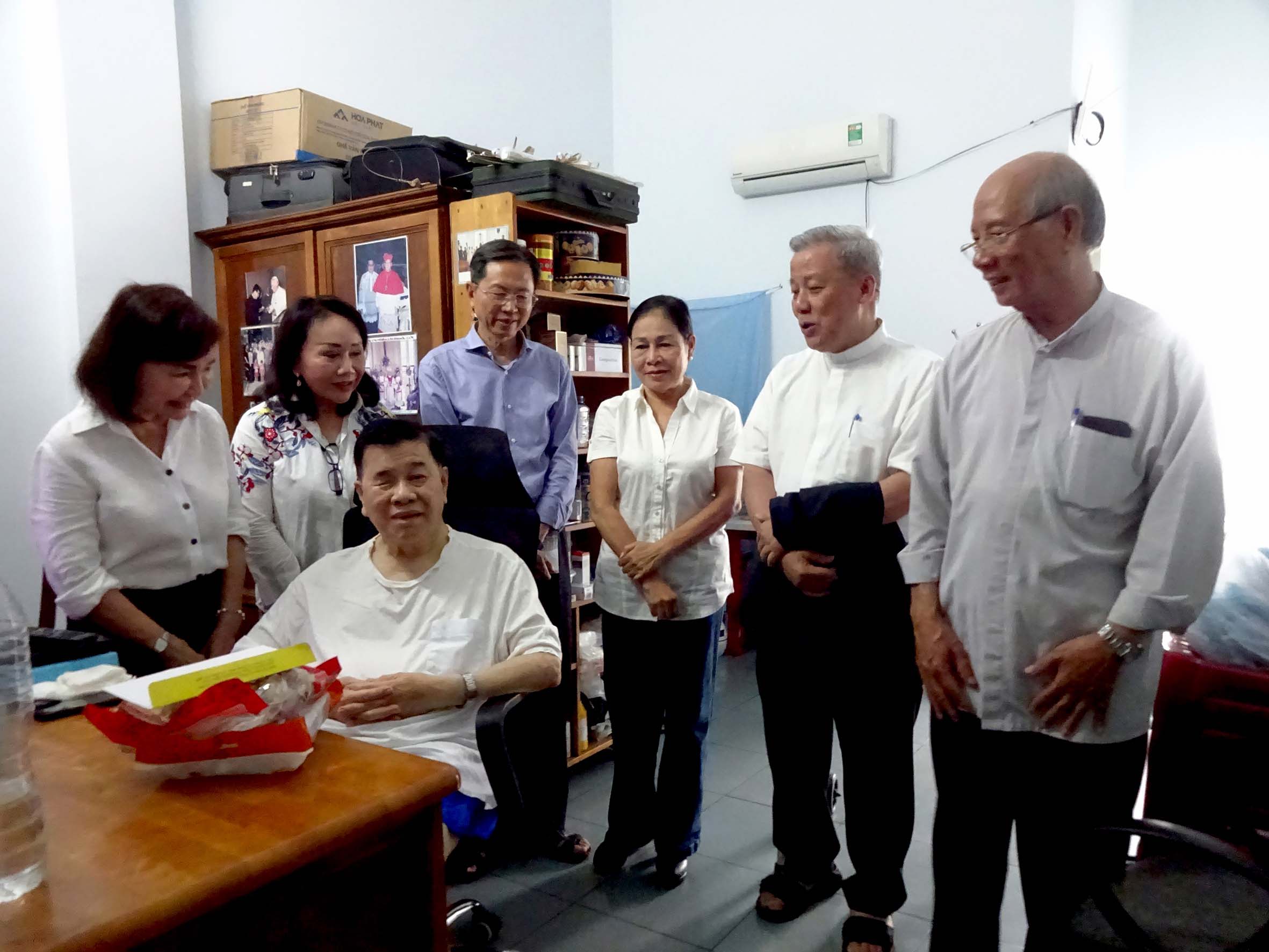 Doanh nhân Công giáo: Ban Bác ái Xã hội thăm các linh mục và sư huynh hưu dưỡng tháng 4/2024