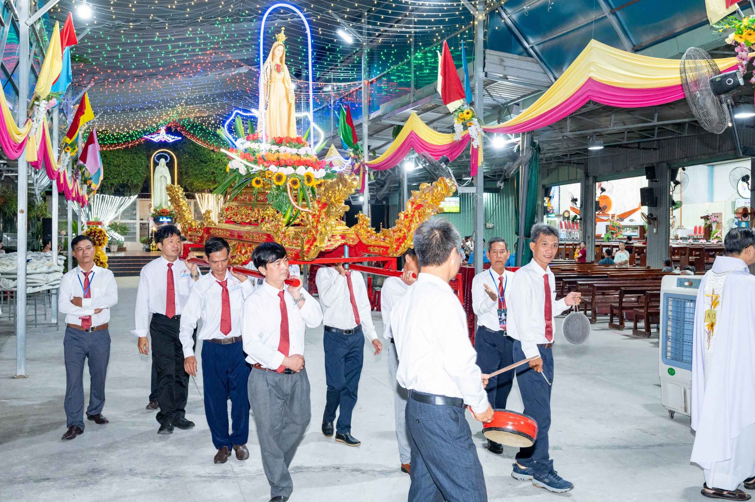 Giáo họ Fatima - Vĩnh Lộc - hạt Tân Sơn Nhì: Thánh lễ kỷ niệm Đức Mẹ Maria hiện ra tại Fatima - Bổn mạng giáo họ Fatima