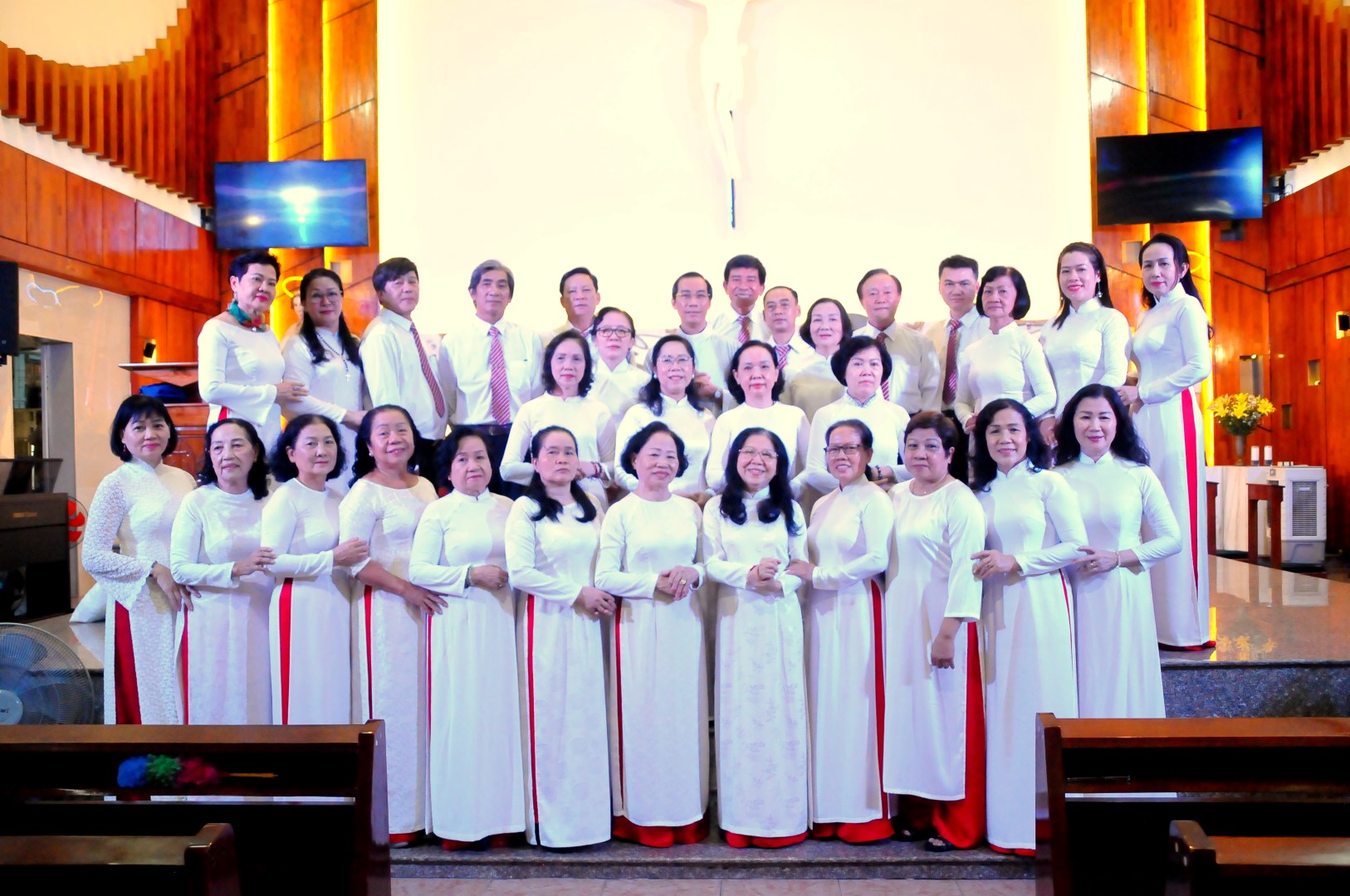 Hòa chung lời chúc tụng ...
