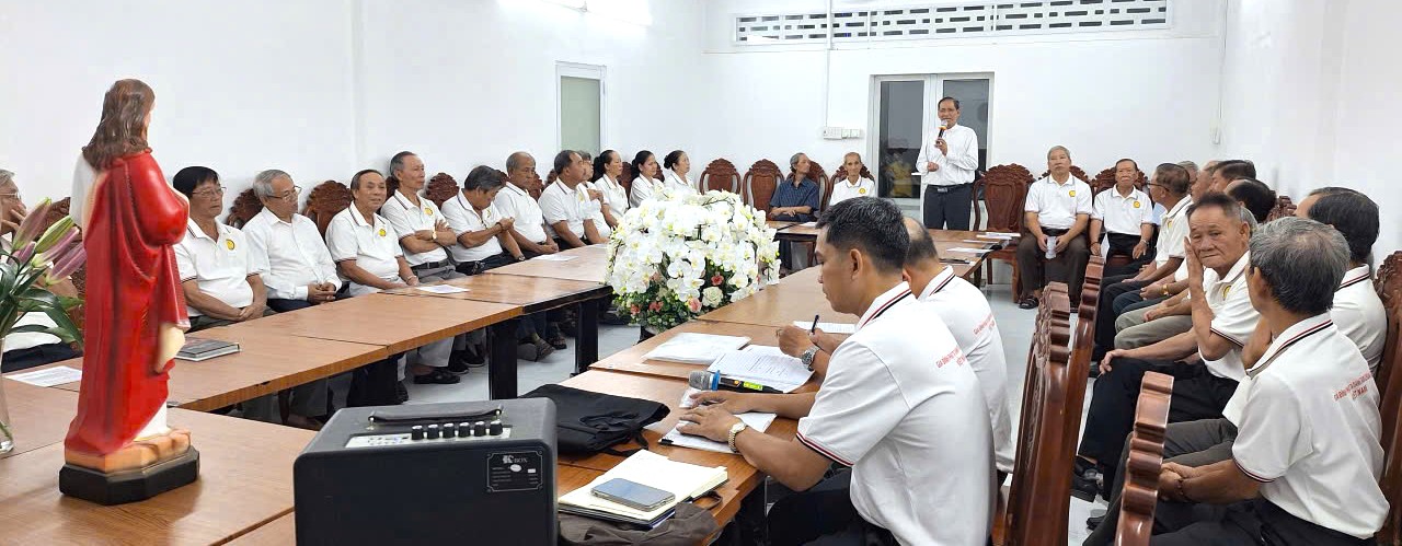 Gia đình Phạt Tạ Thánh Tâm Chúa Giêsu Xứ đoàn Nhân Hòa: Họp thường kỳ tháng 11