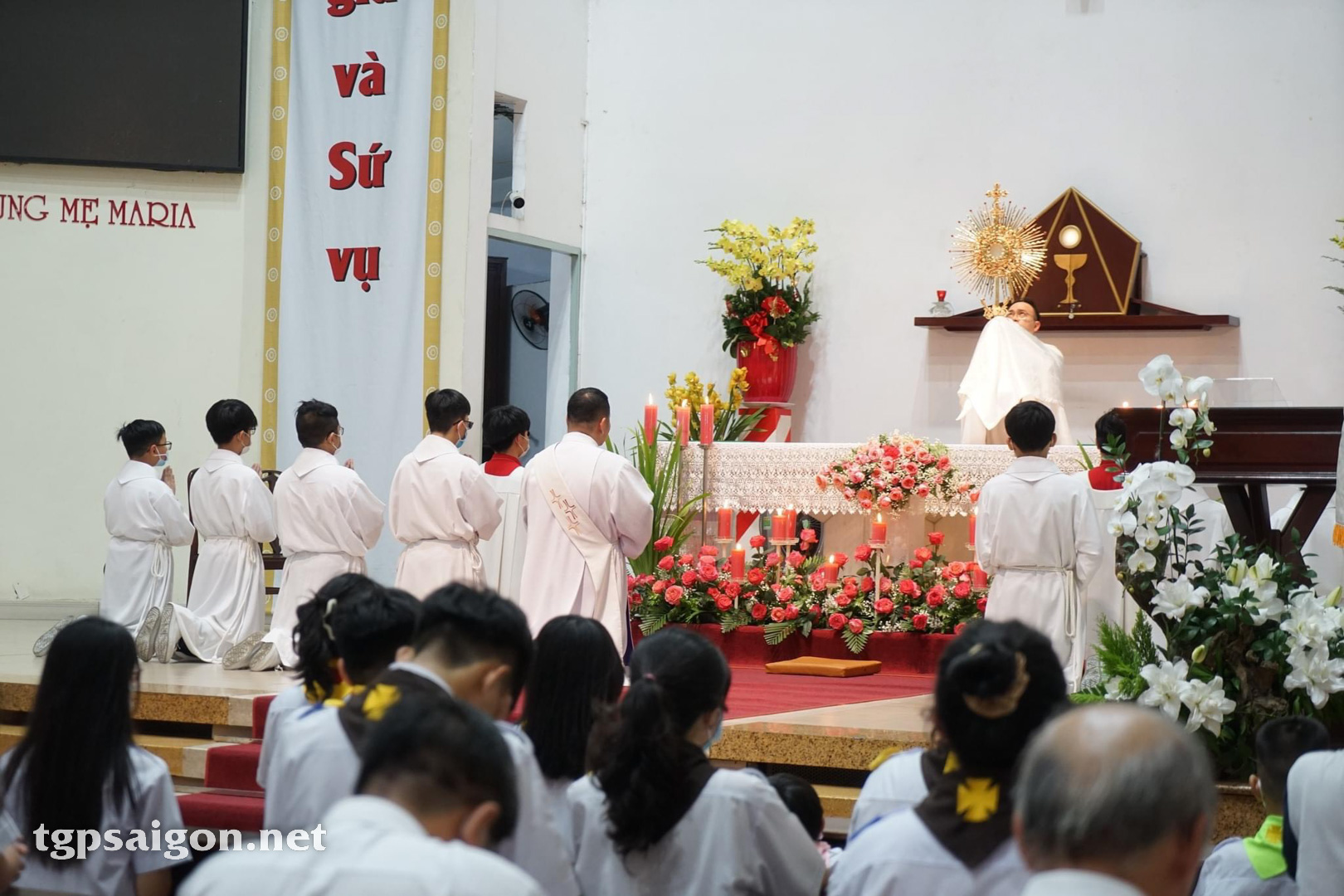 Giáo xứ Hòa Hưng: Ngày chầu Thánh Thể luân phiên trong Giáo phận 15-1-2023