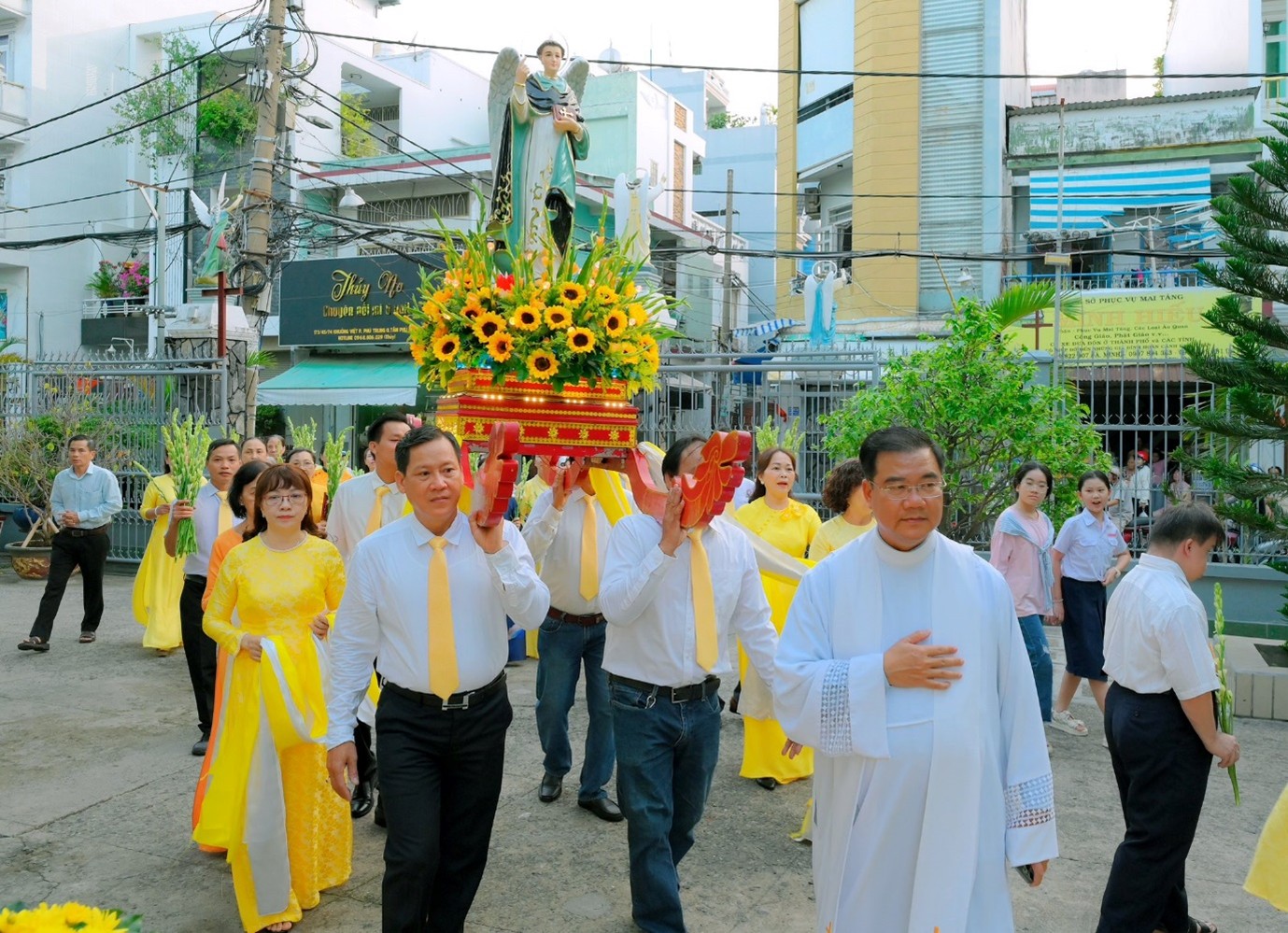 Giáo xứ Tân Phú Hoà: Mừng lễ Thánh Vinh Sơn Ferrer - Bổn mạng giáo khu và Linh mục chánh xứ